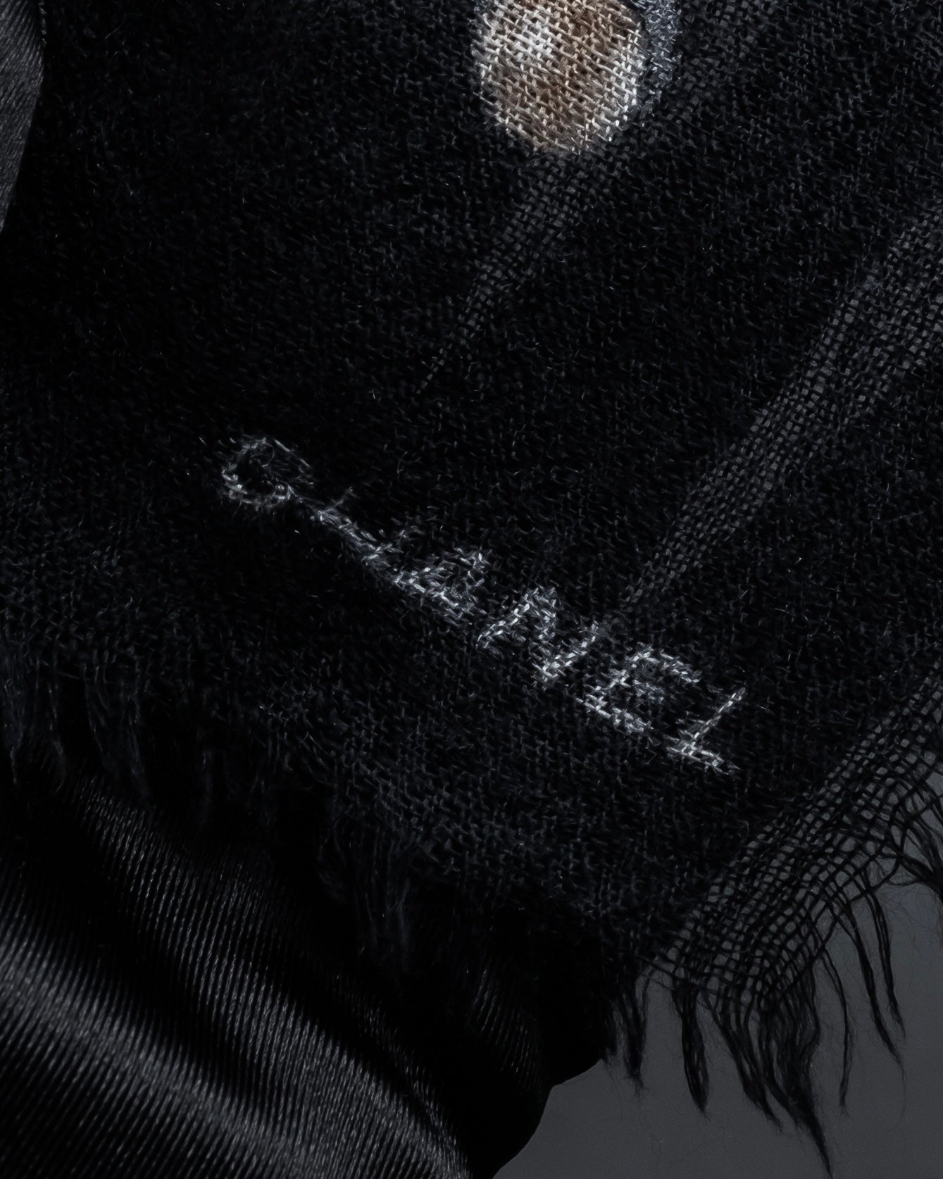 "CHANEL" Pearl fringe design gauze scarf