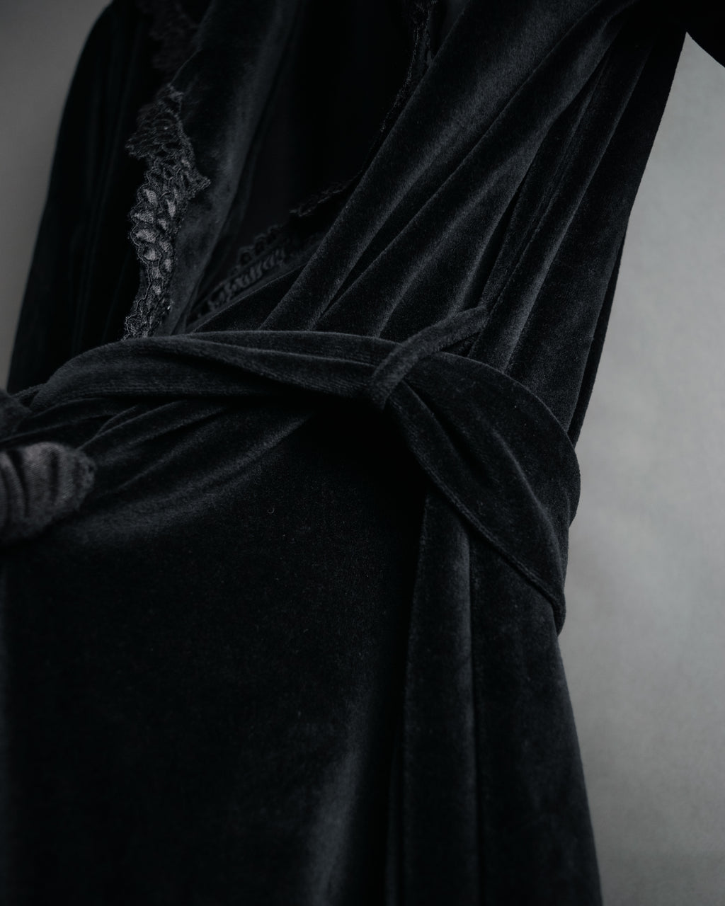 –SPECIAL– “Christian Dior”
80’s-90’s Velour lace trimmed robe coat