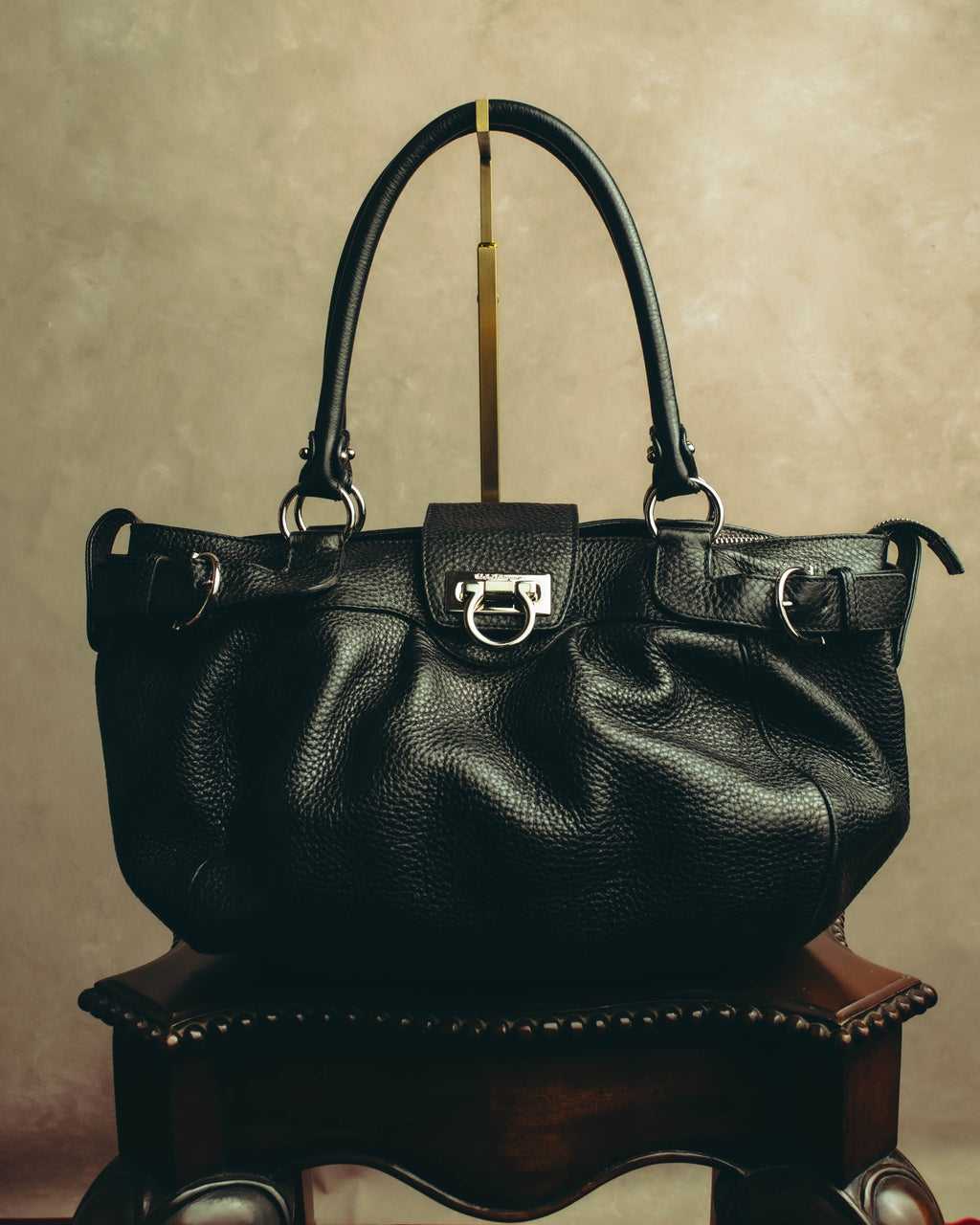 “Salvatore Ferragamo” 00’s-10’s Gancini pebbled leather handbag