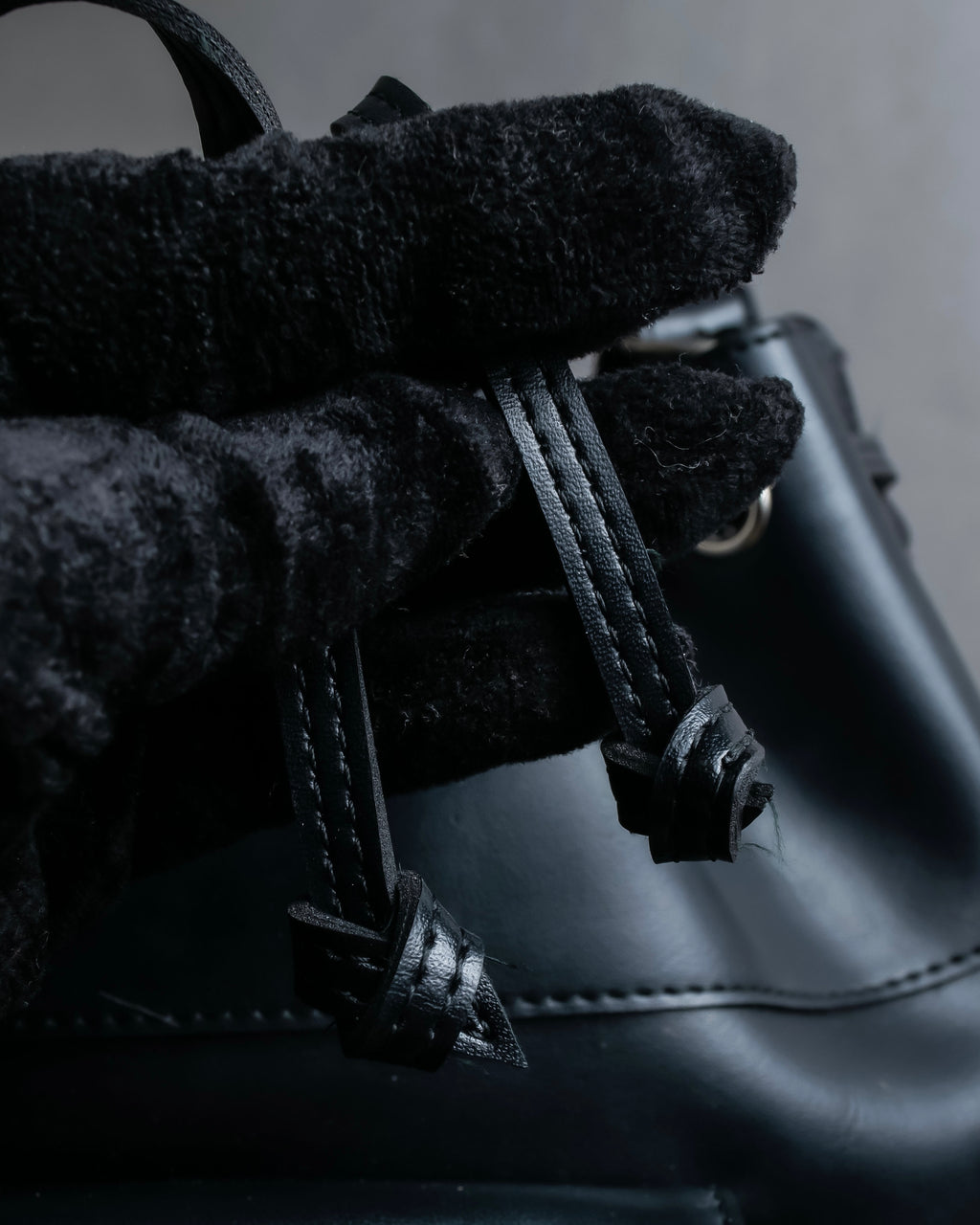 "COMME des GARCONS" Drawcord strings design PVC leather bag