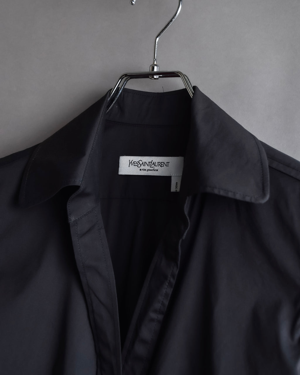 "Yves Saint Laurent Rive Gauche"
Twisted front sleeveless shirt