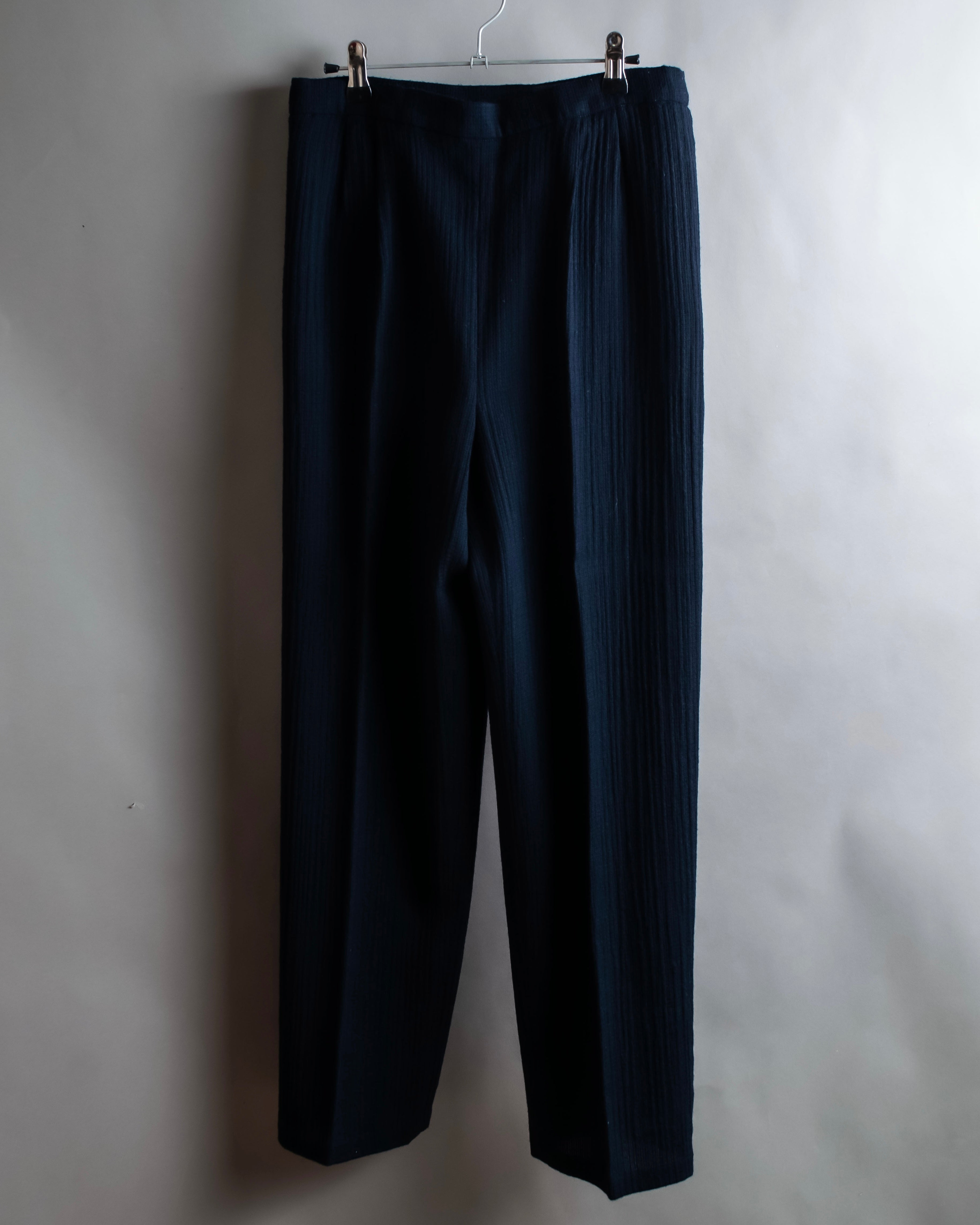 "VALENTINO GARAVANI BOUTIQUE"
Cleric design shirt jacket & tapered slacks set up