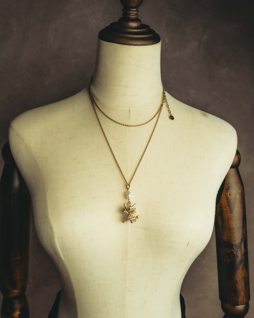 "DIOR" 20's Sculptural turtle long pendant necklace