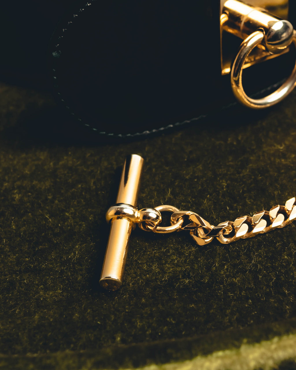 "CELINE" 18's-Glossy black chain leather belt