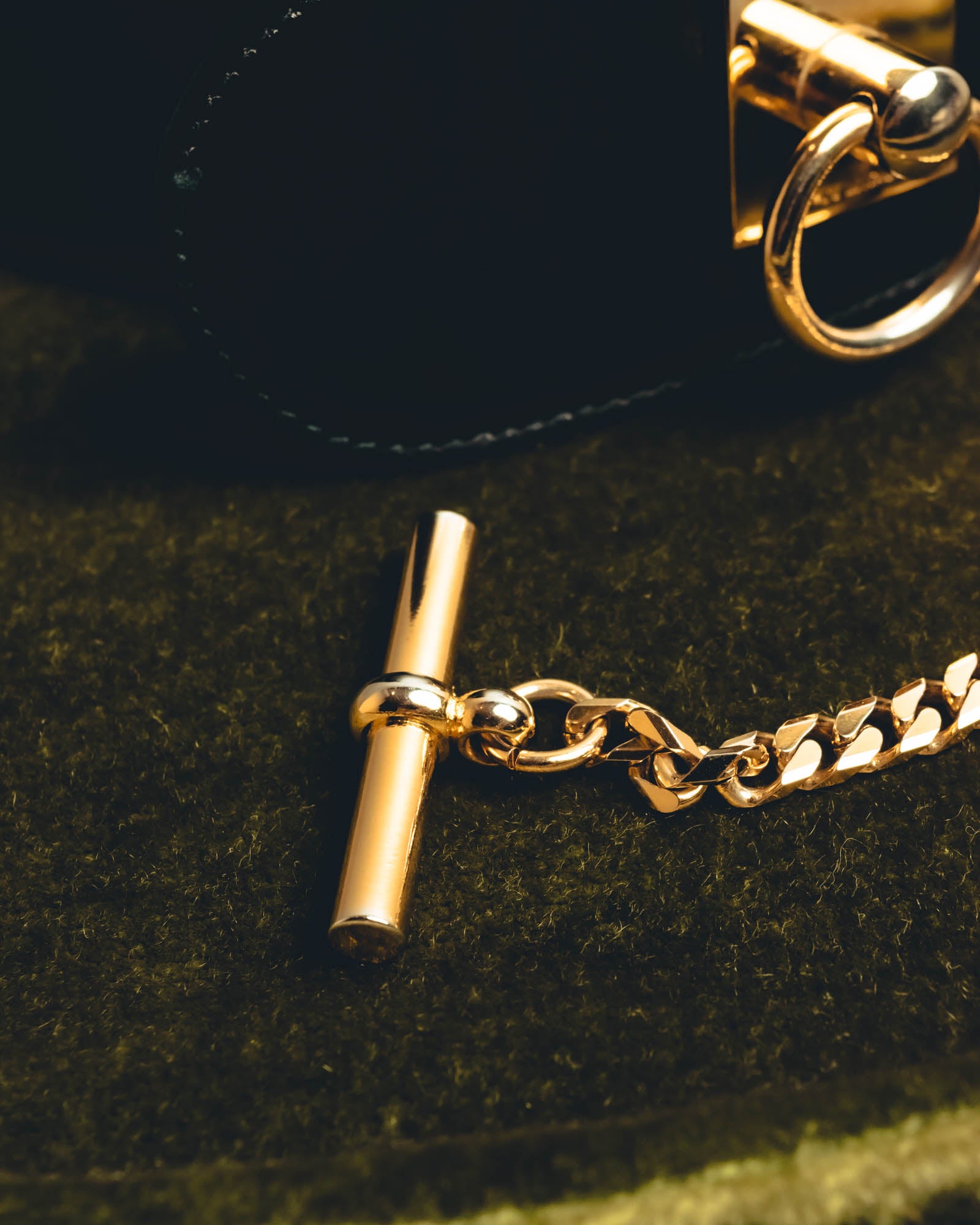 "CELINE" 18's-Glossy black chain leather belt