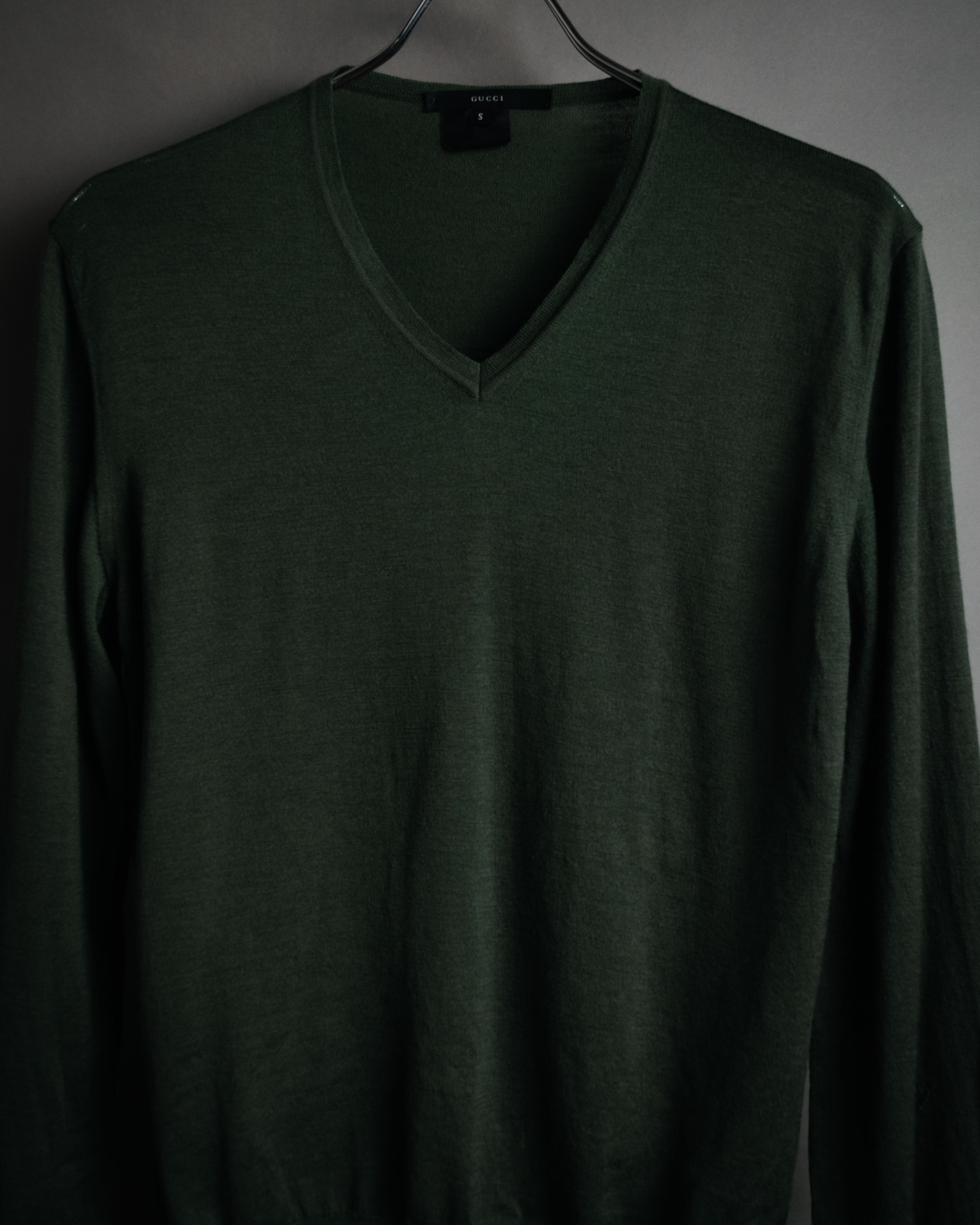 “GUCCI” Late 90’s-10’s Fine gauge v-neck knit