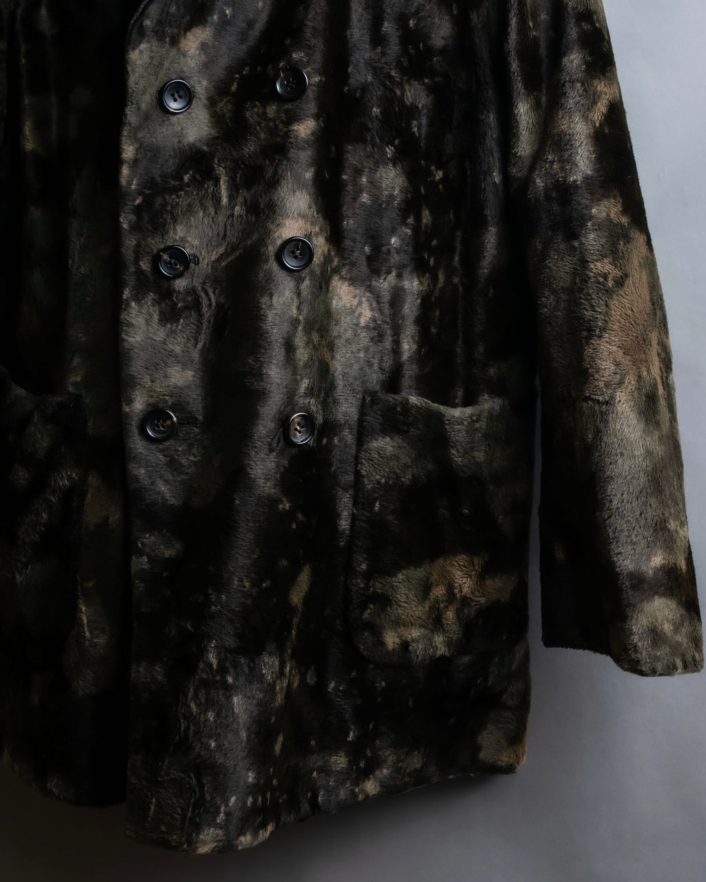 "tricot COMME des GARCONS" 
Double-breasted reversible fur tailored coat