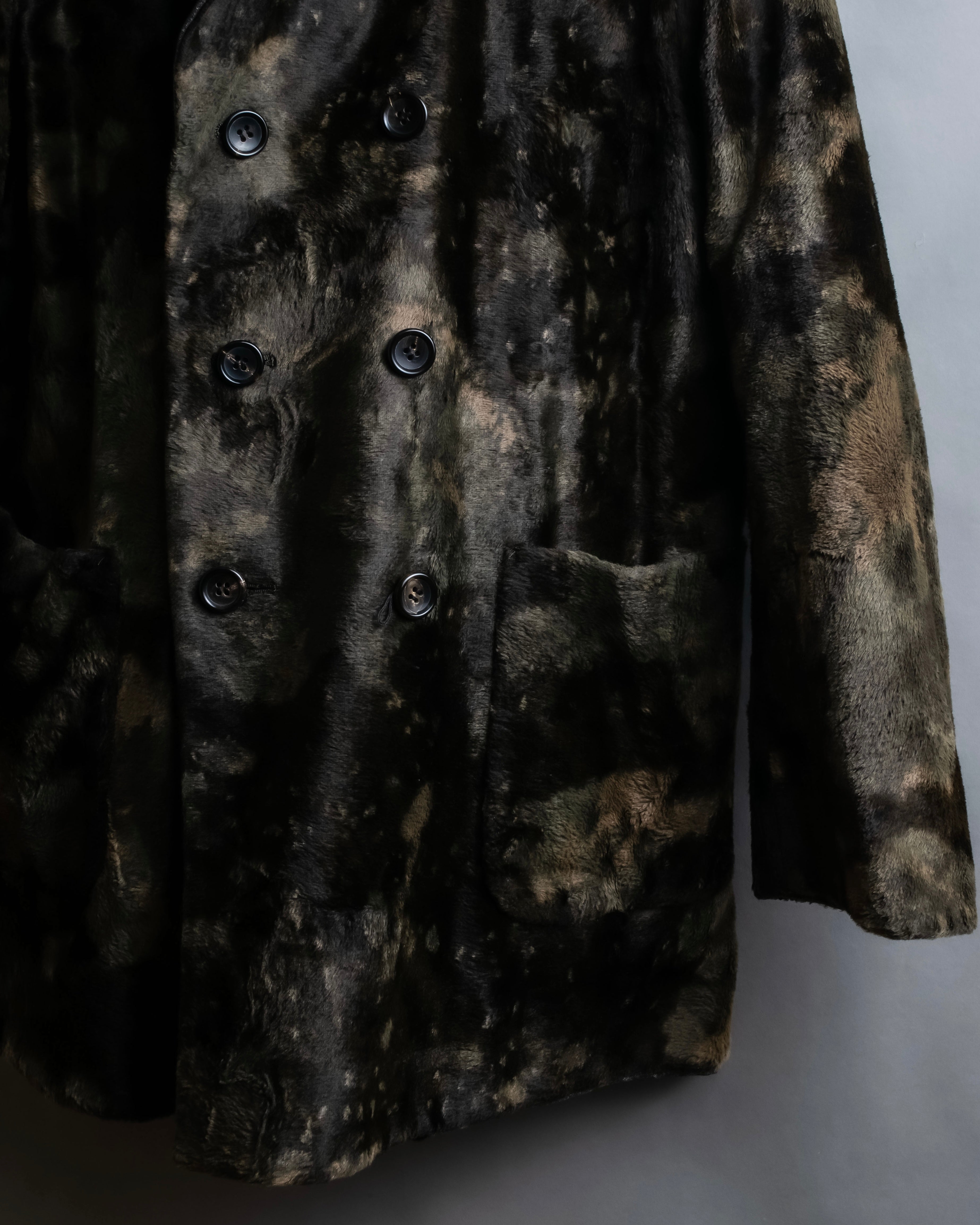 "tricot COMME des GARCONS" 
Double-breasted reversible fur tailored coat