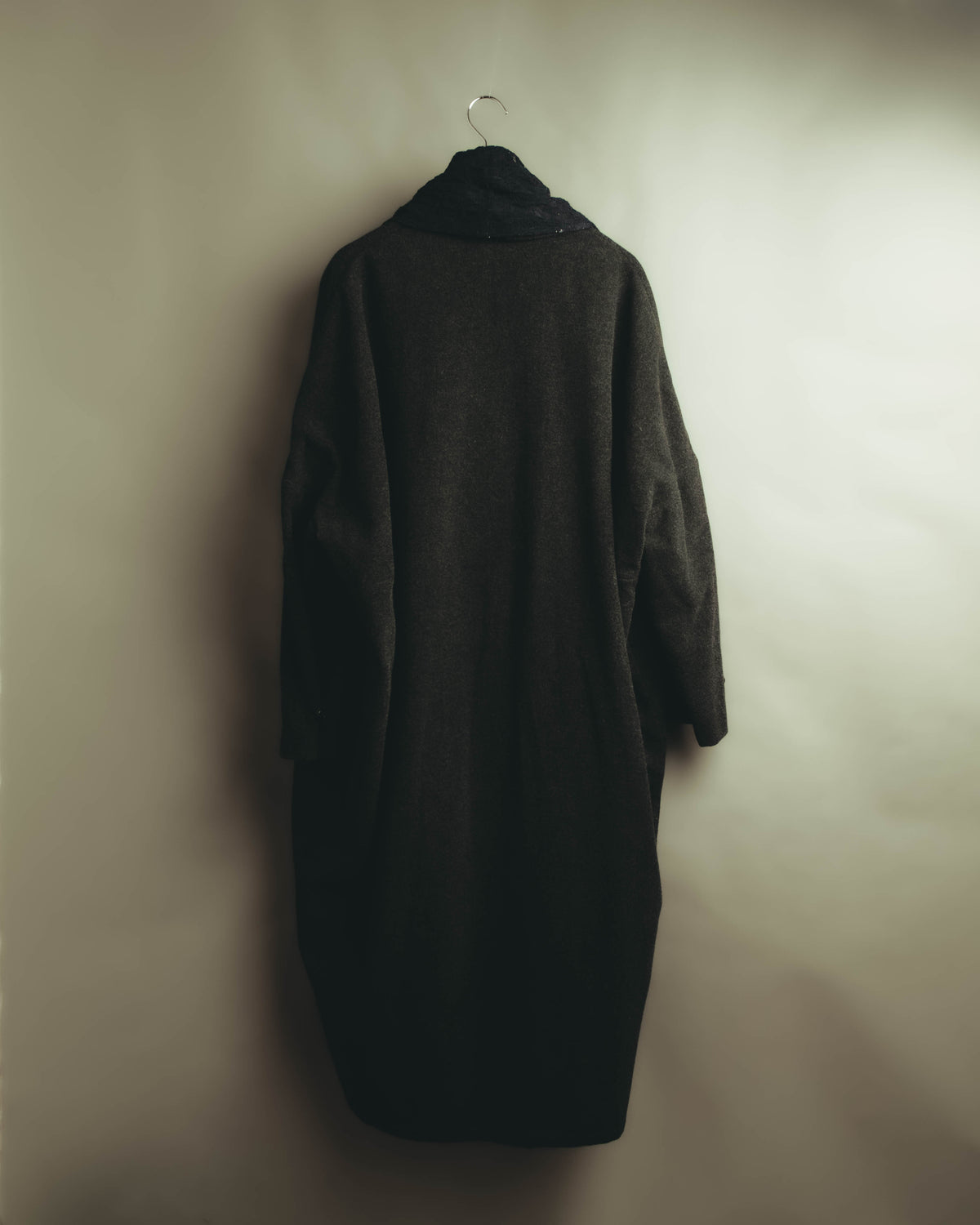 –SPECIAL– “DOLCE & GABBANA” 90’s Lace-trimmed shawl-collar wool robe coat