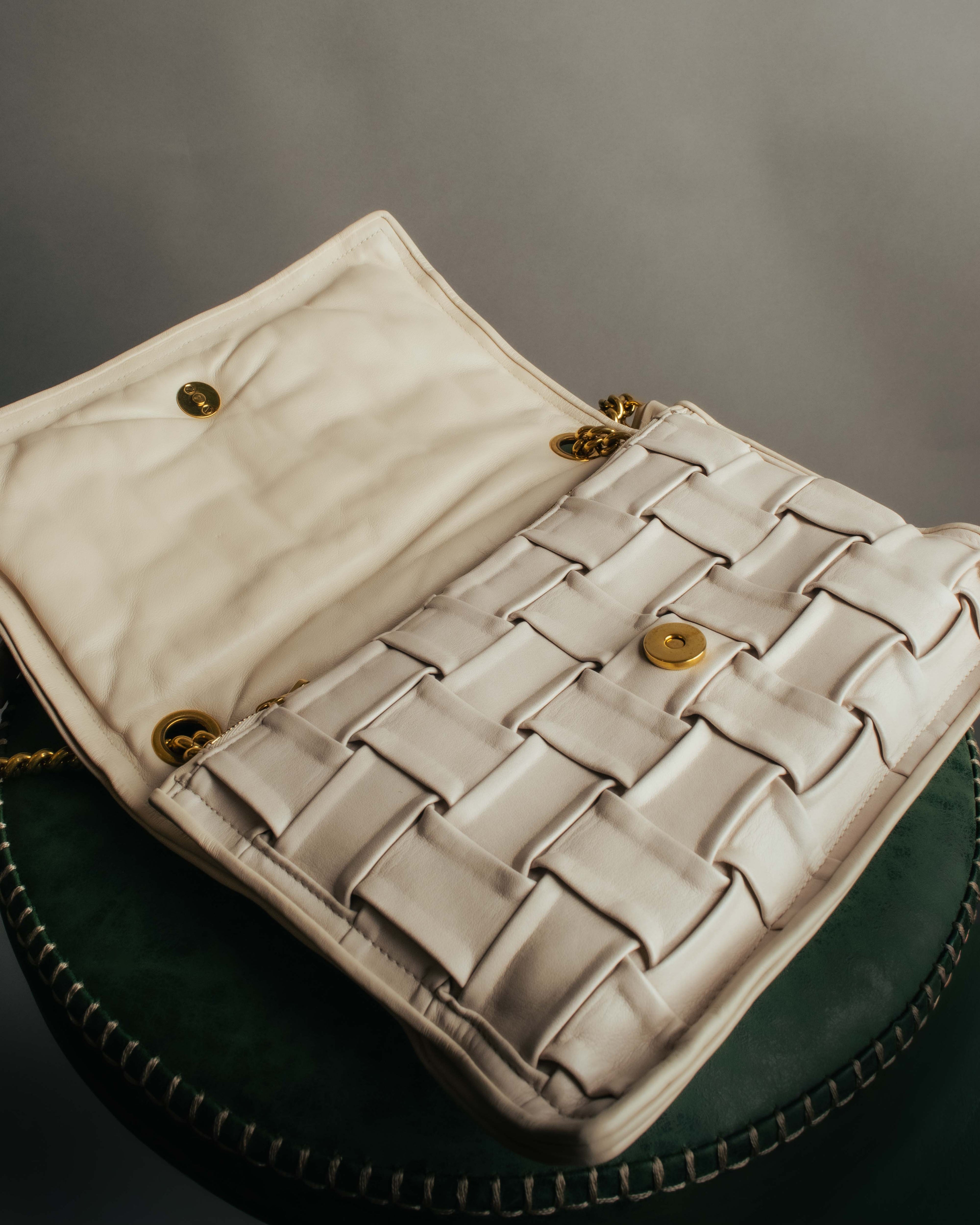 -SPECIAL- “Salvatore Ferragamo” 2020-2022 Woven vara chain shoulder bag
