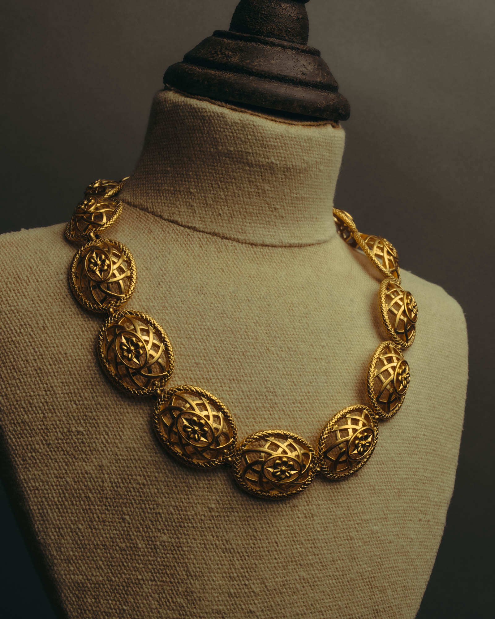 “Nina Ricci” 80’s-90’s floral openwork link necklace