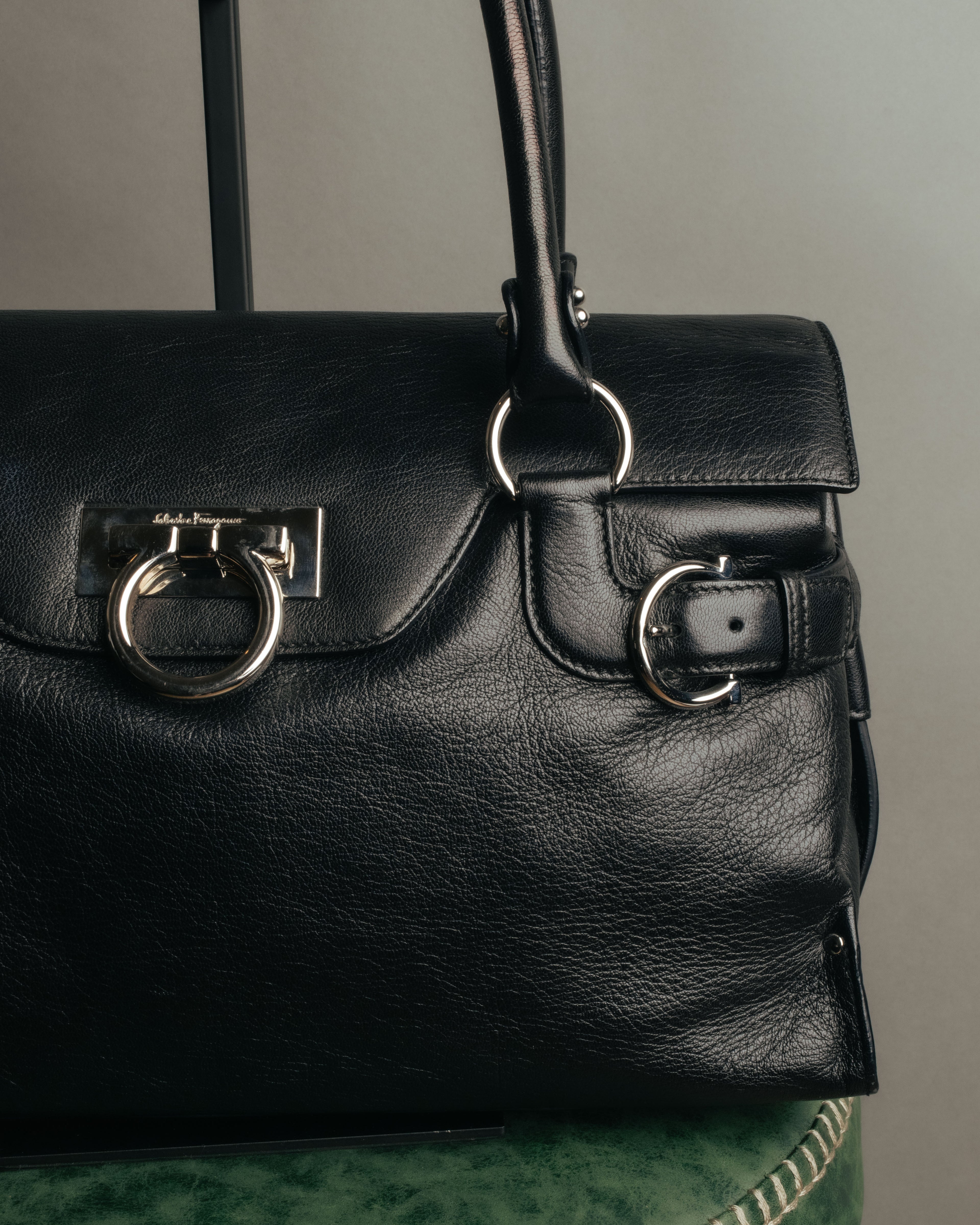 “Salvatore Ferragamo“ 00’s-10’s Gancini ring hardware leather shoulder bag