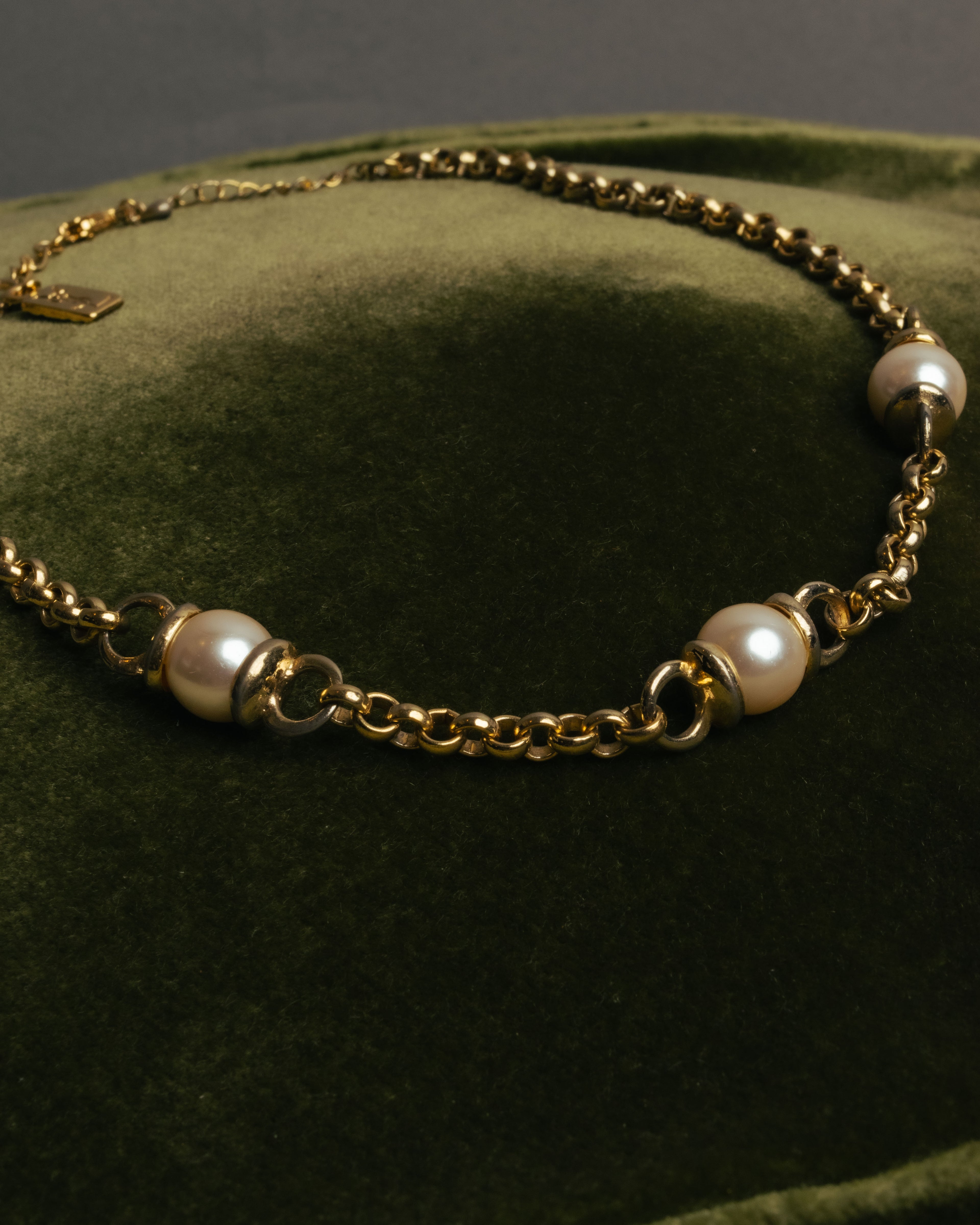 "YVES SAINT LAURENT" 80's-90's Gold-tone rolo chain necklace with faux pearl accents