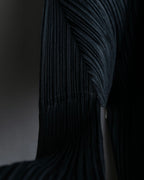 "PLEATS PLEASE ISSEY MIYAKE"
Features sleeve open collar blouse