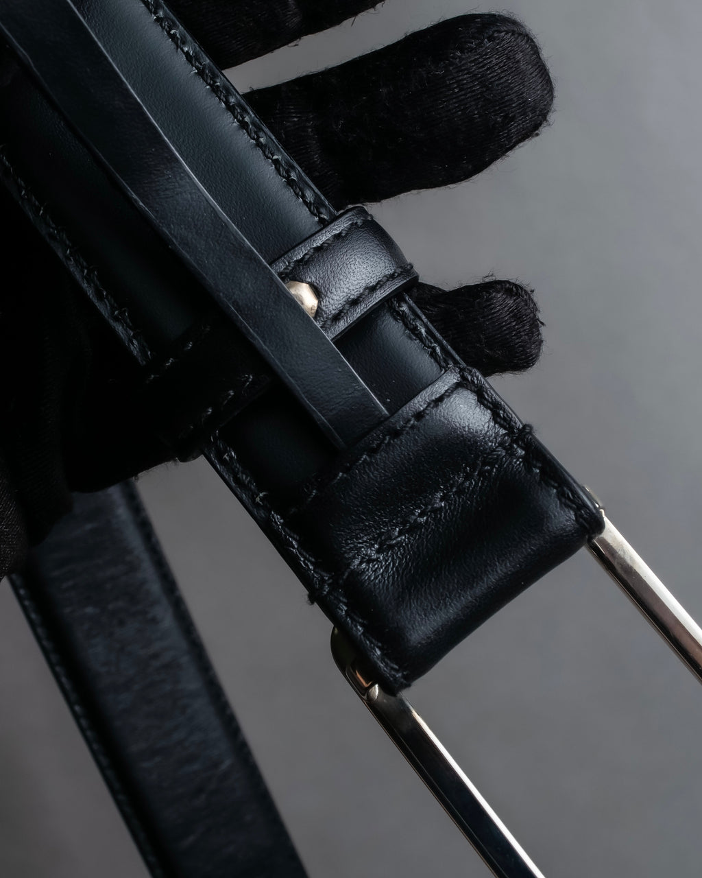 "GUCCI" Organic curved buckle design leather belt