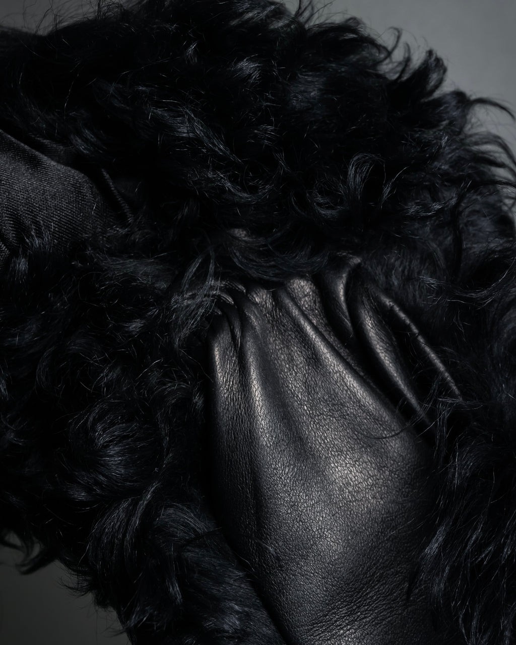 "BOTTEGA VENETA" Long-haired fur design leather gloves