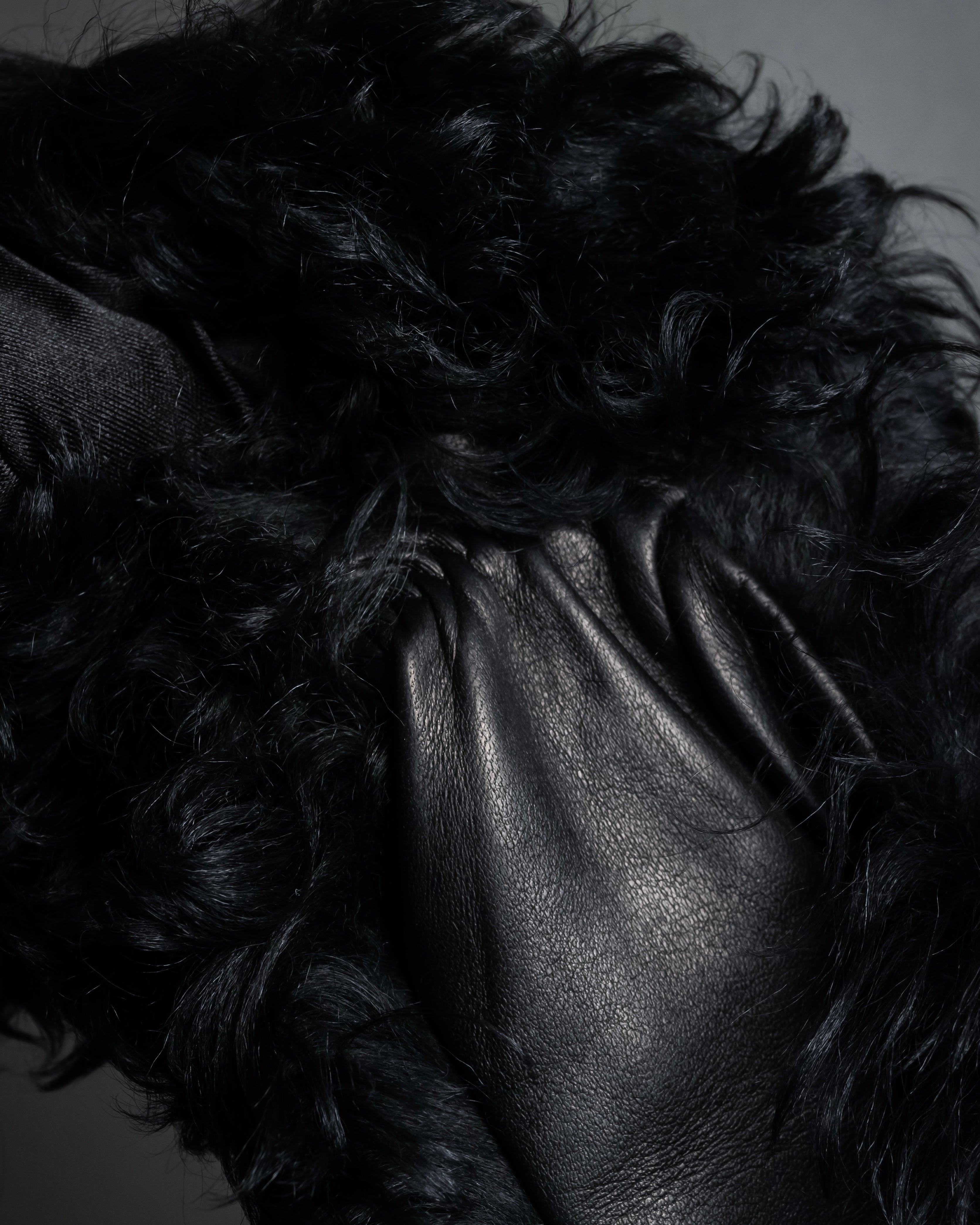 "BOTTEGA VENETA" Long-haired fur design leather gloves