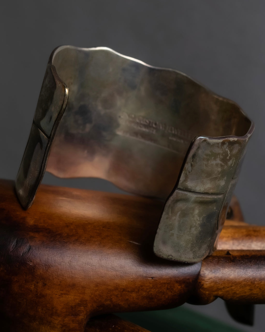 "END CUSTOM JEWELLERS" Square pattern wavy silver bangle