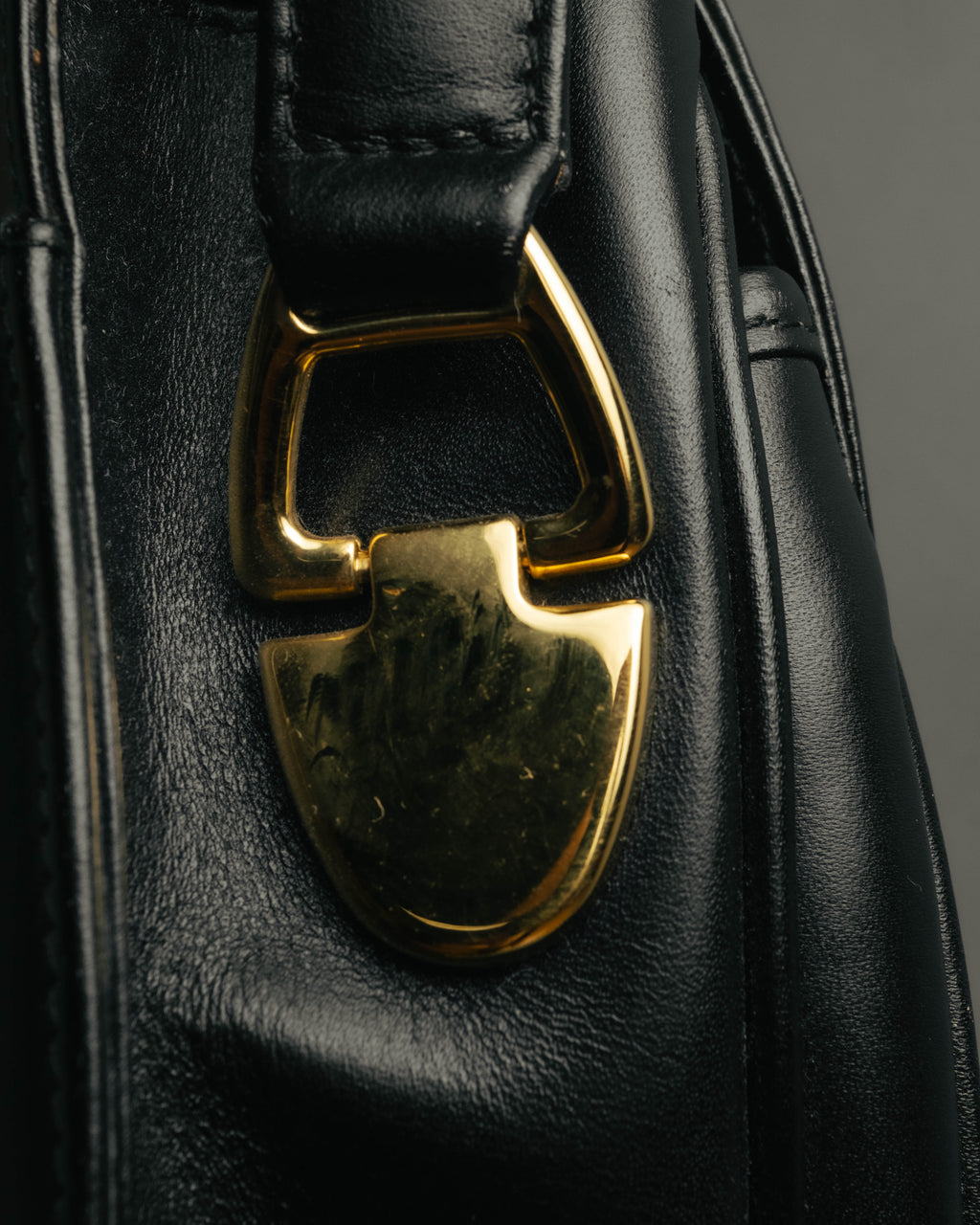 “Gianfranco Lotti” 90’s-00’s Black leather turn lock shoulder bag