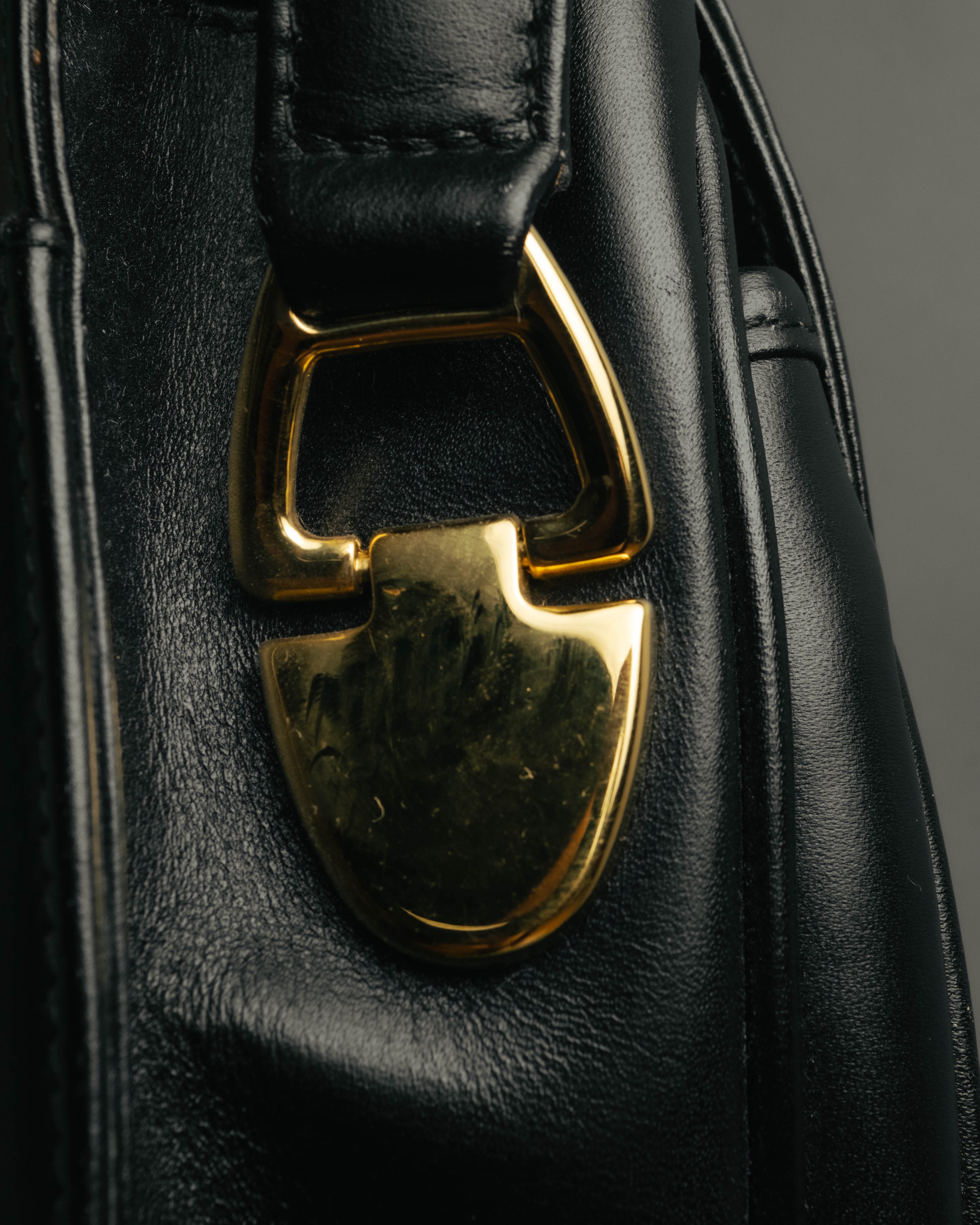 “Gianfranco Lotti” 90’s-00’s Black leather turn lock shoulder bag