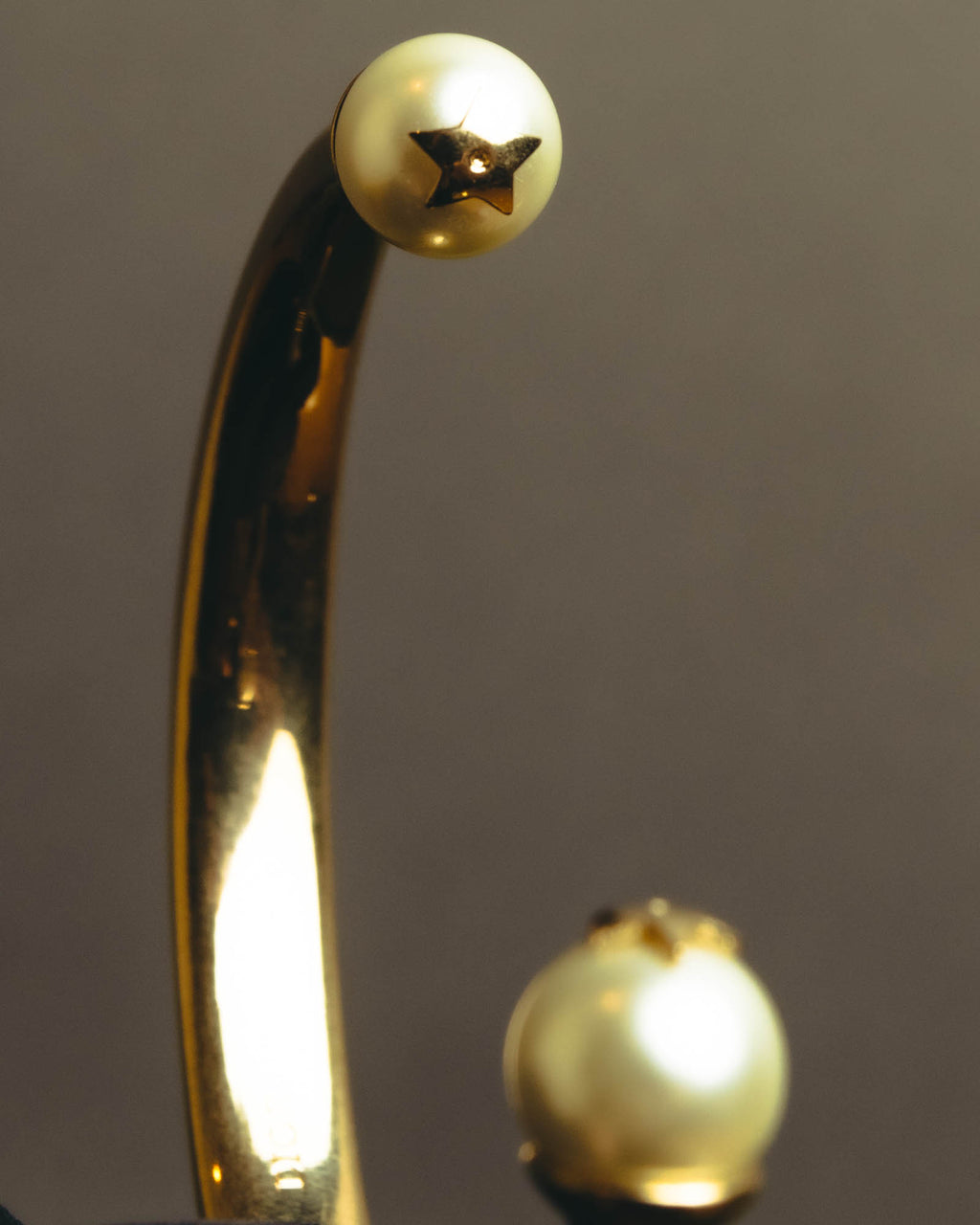 "DIOR" 10's-20's Gold tone pearl star open bangle