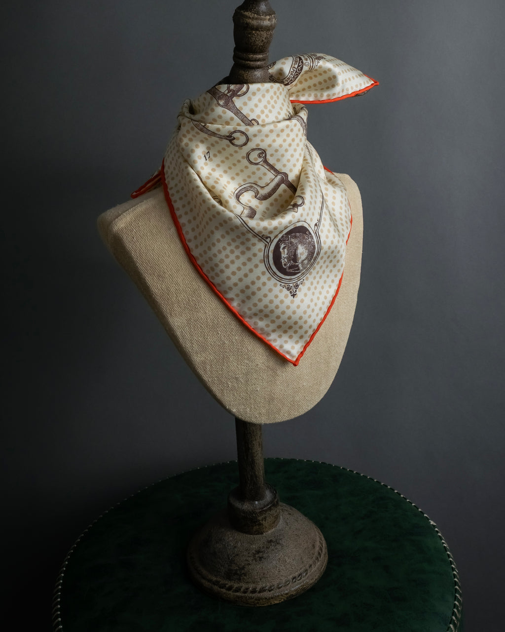 "HERMES" Carré 45 Gavroche MORS DE SELLE scarf