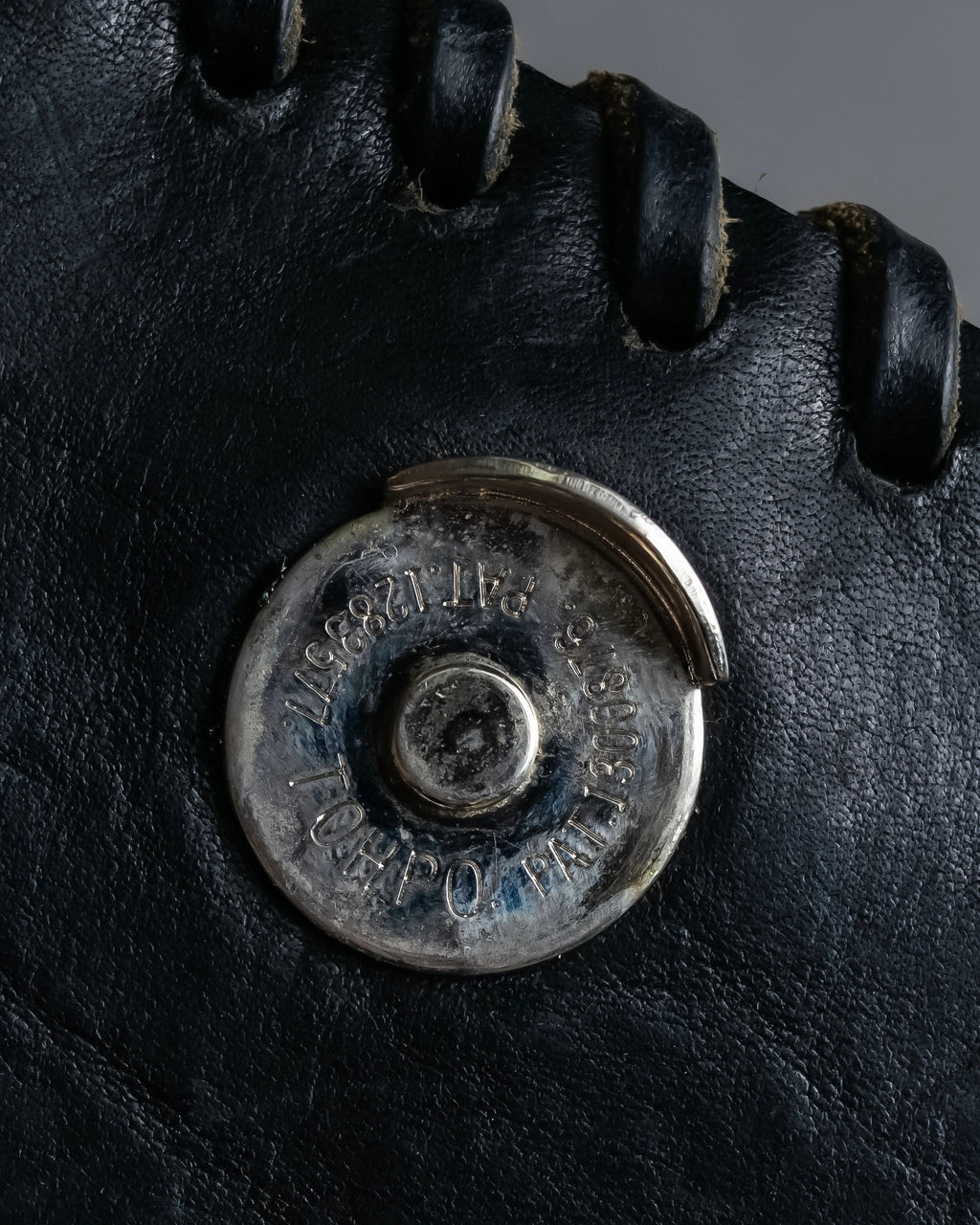 "FENDI" Hand stitched design leather hand bag