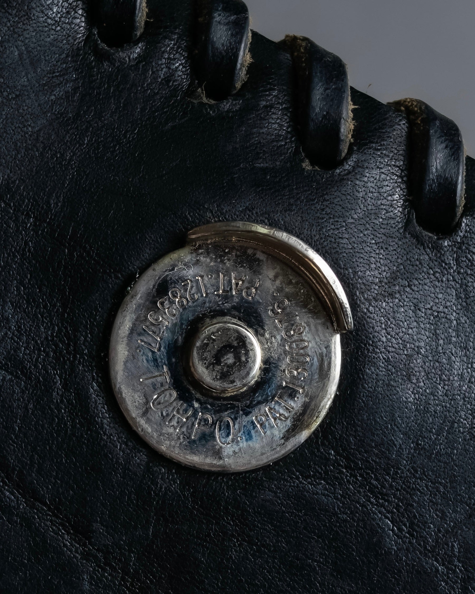 "FENDI" Hand stitched design leather hand bag