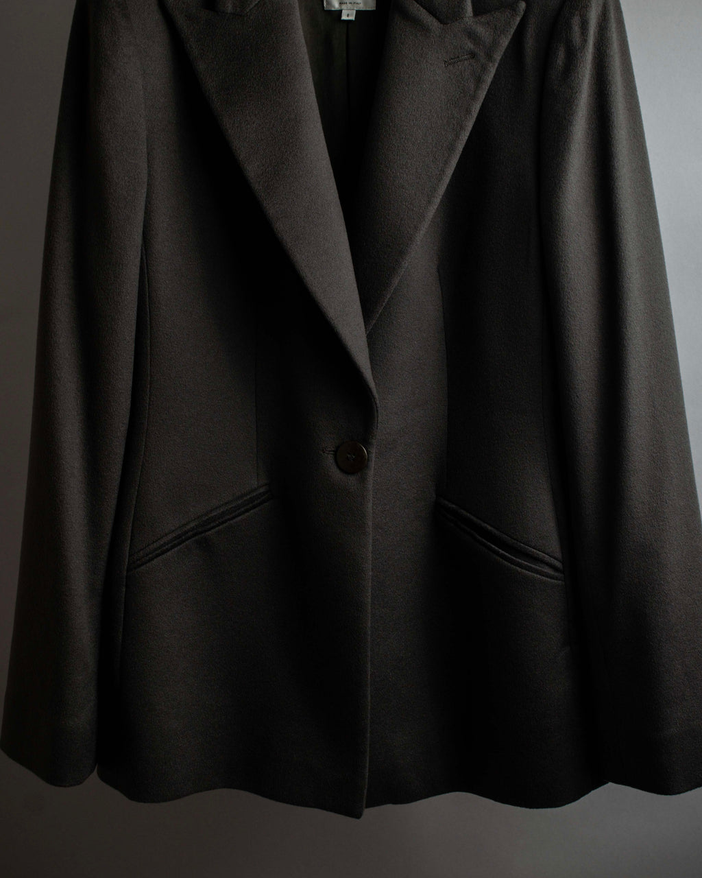 "ARMANI COLLEZIONI" Sharp peak lapel 100% cashmere tailored jacket