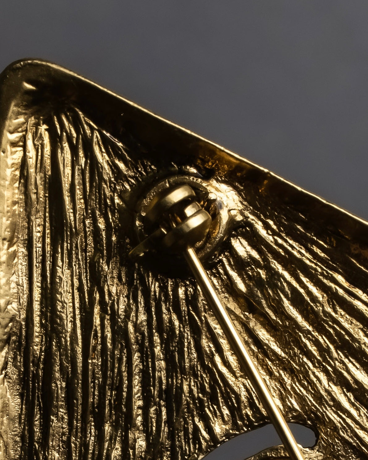 "YVES SAINT LAURENT" Granular texture diamond gold brooch