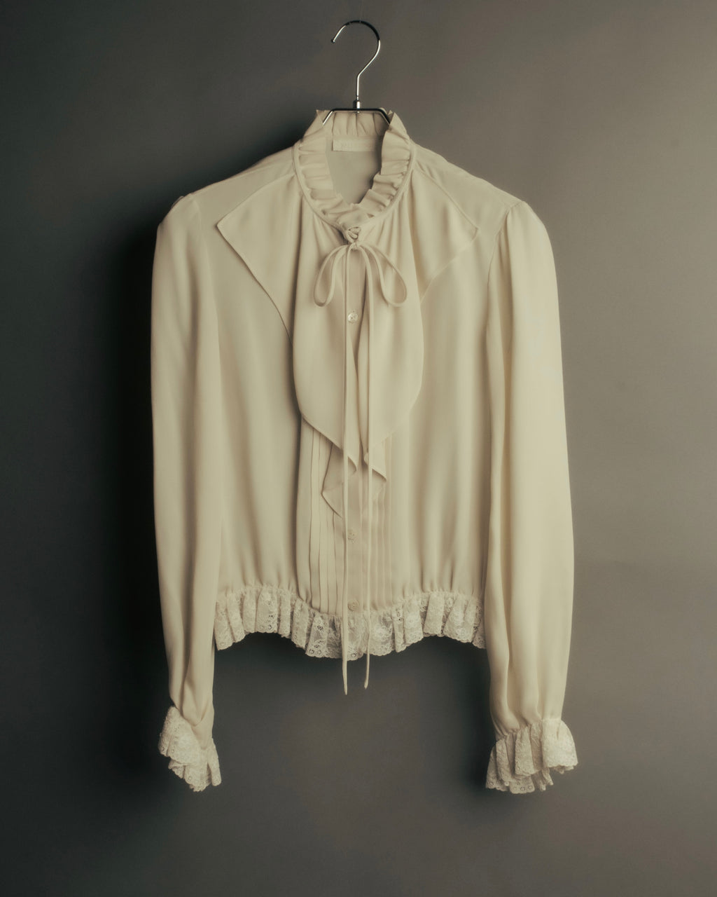 -SPECIAL- “VALENTINO” 1998-2008 Silk ruffled lace bow blouse