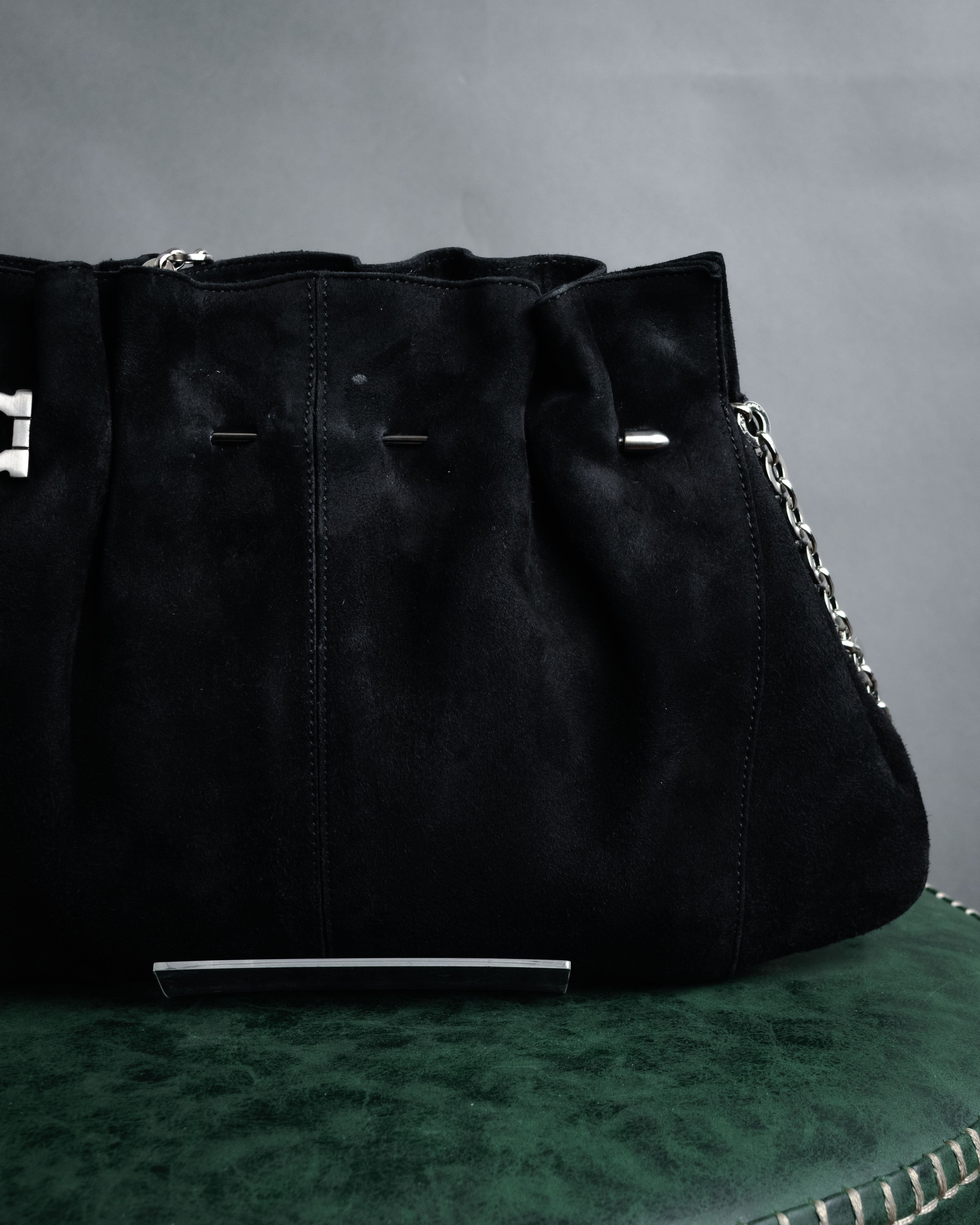 “Salvatore Ferragamo“ 90’s-00’s Suede gancini chain shoulder bag