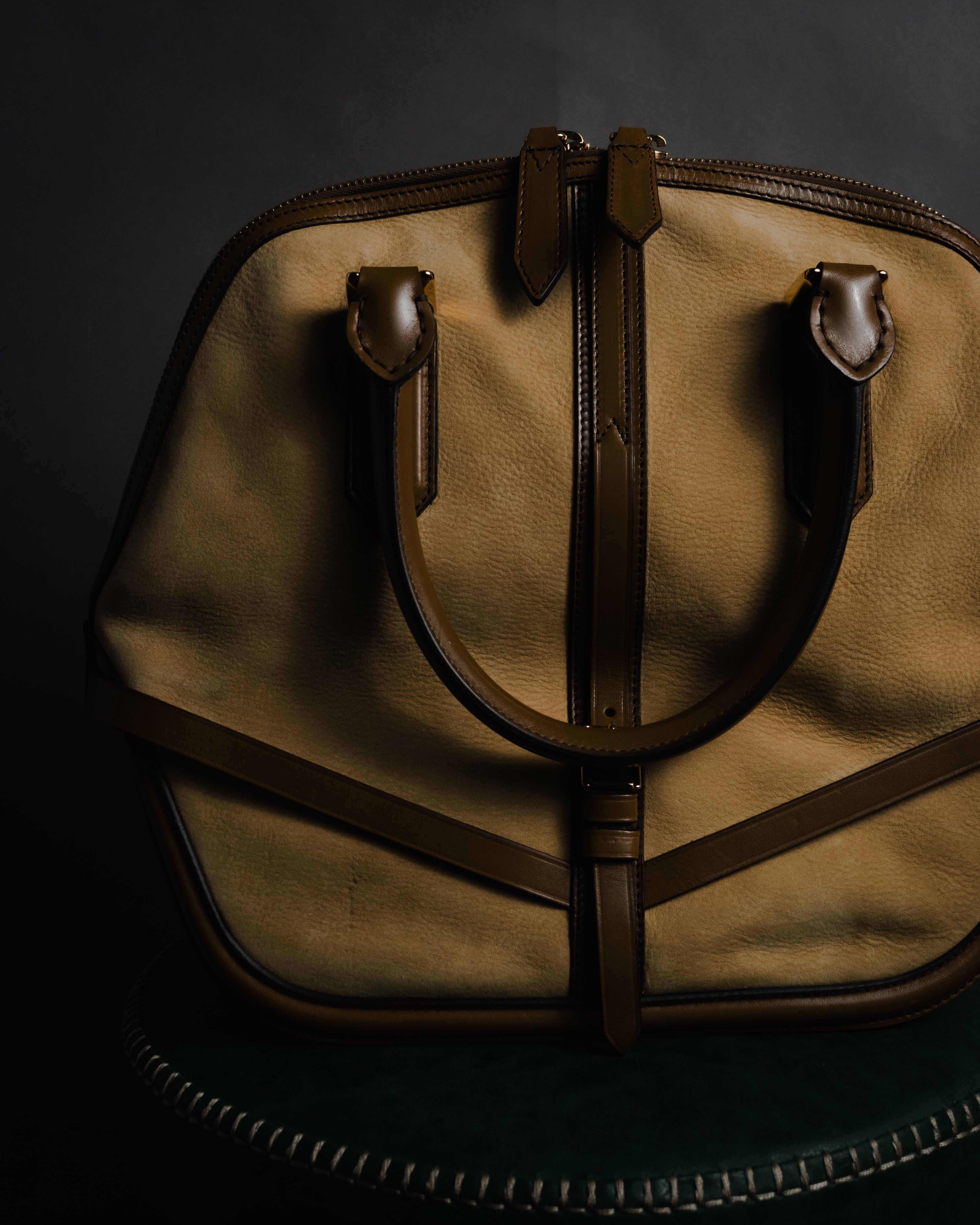 –SPECIAL– "BURBERRY"
2012 Orchard bowling bridle nubuck leather bag