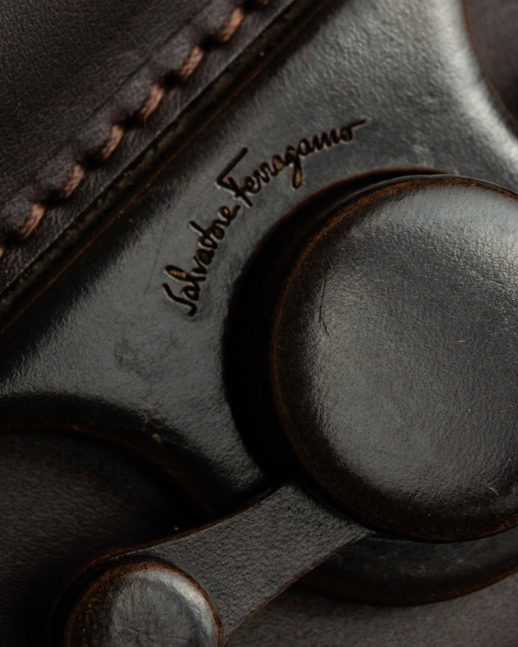 "Salvatore Ferragamo" Swivel crisp closure design leather one-handle bag