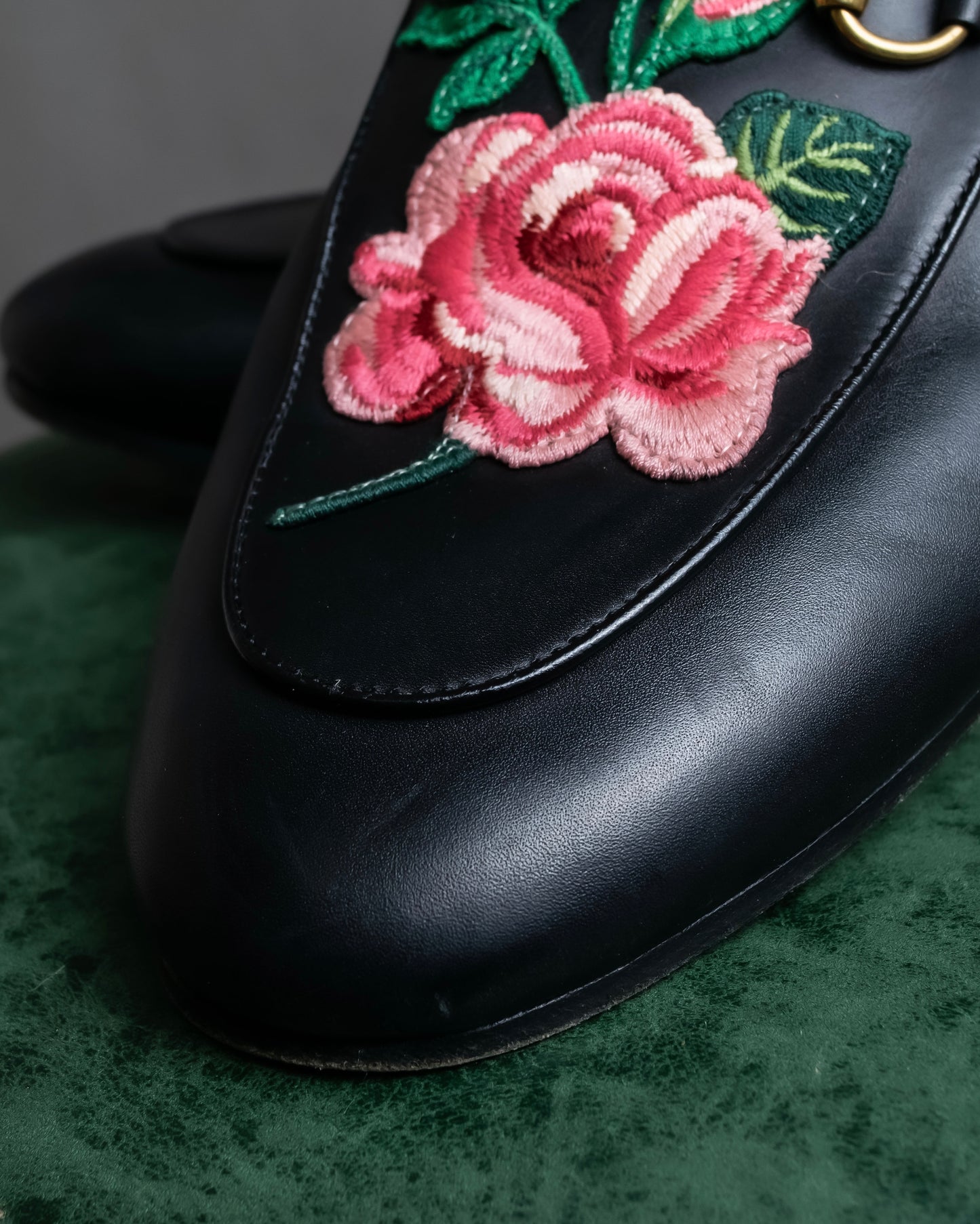 "GUCCI" Rose＆leaf embroidery princetown loafers