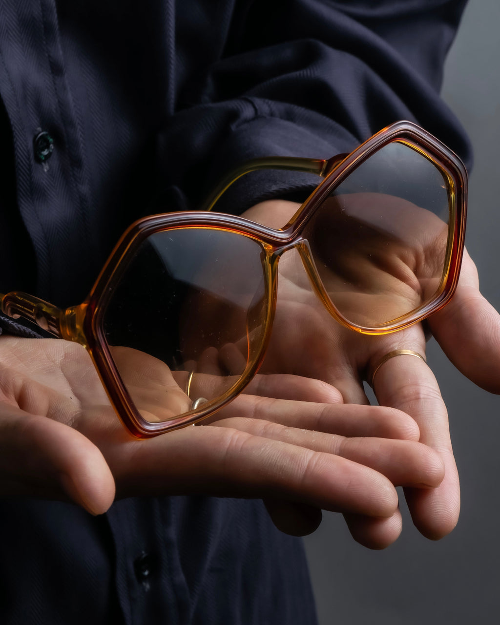 "Christian Dior" 80s optyl material pentagonal frame sunglasses