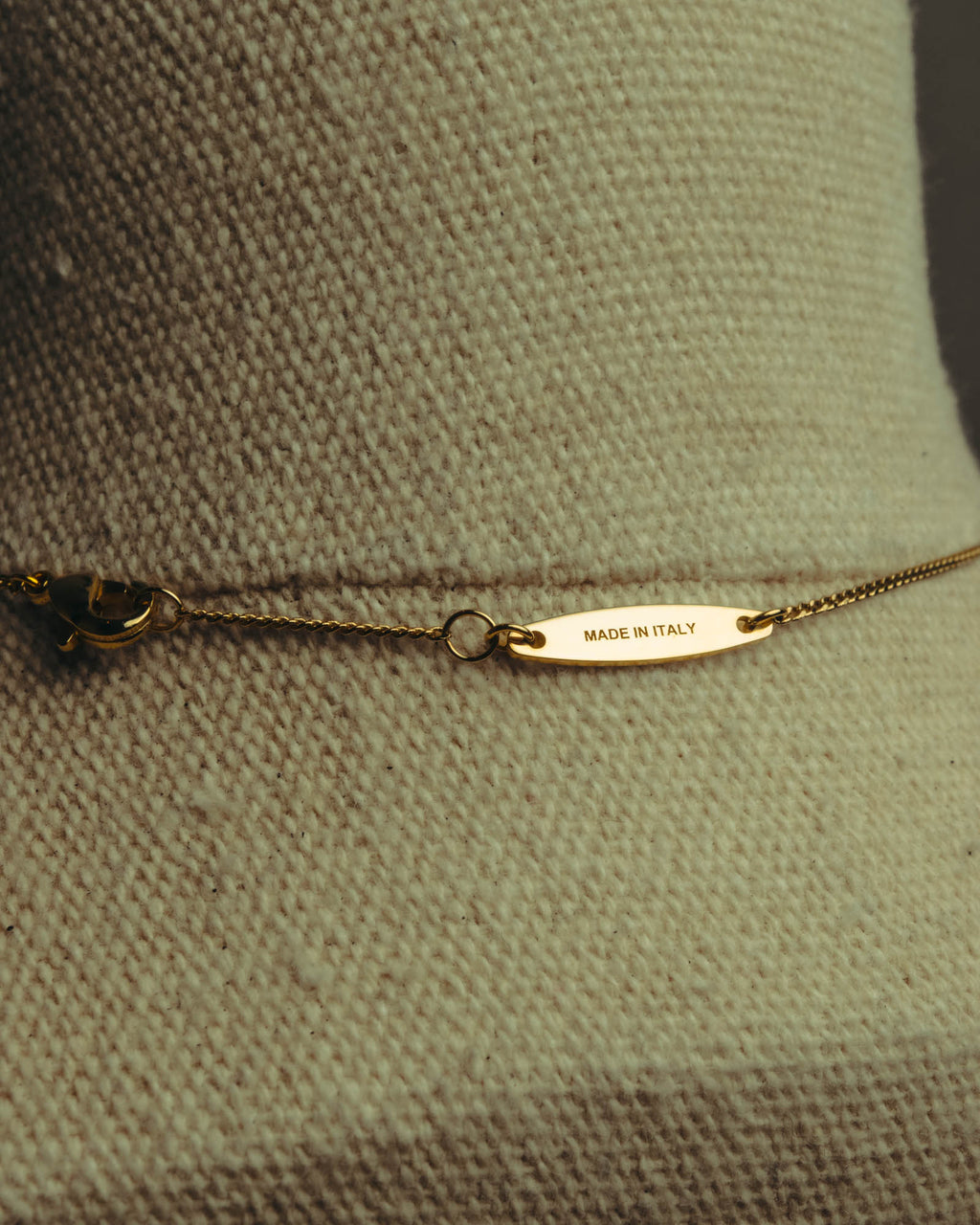 “Ferragamo” 90’s-00’s Interlocking ring pendant necklace