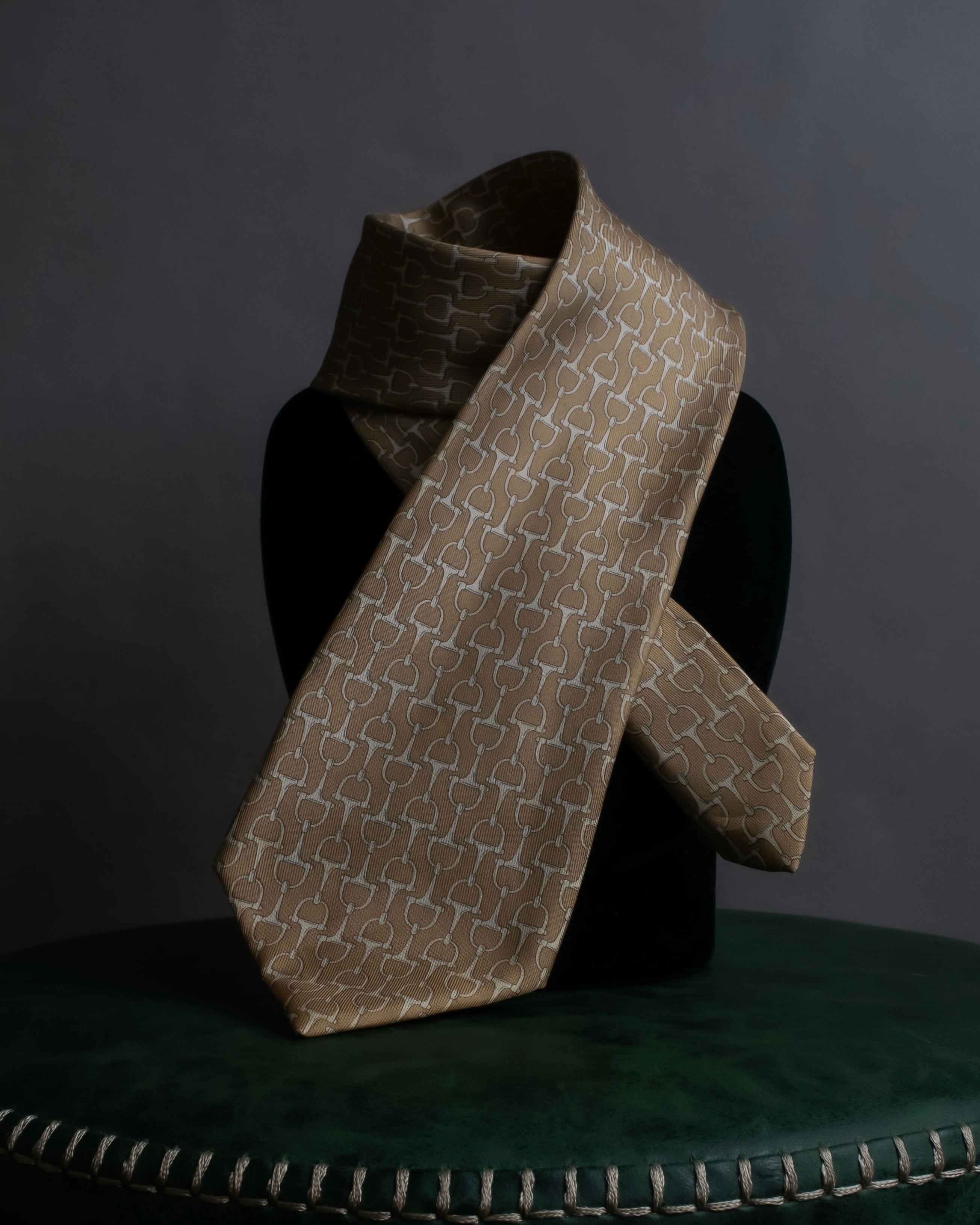 "HERMES" Horsebit motif silk necktie