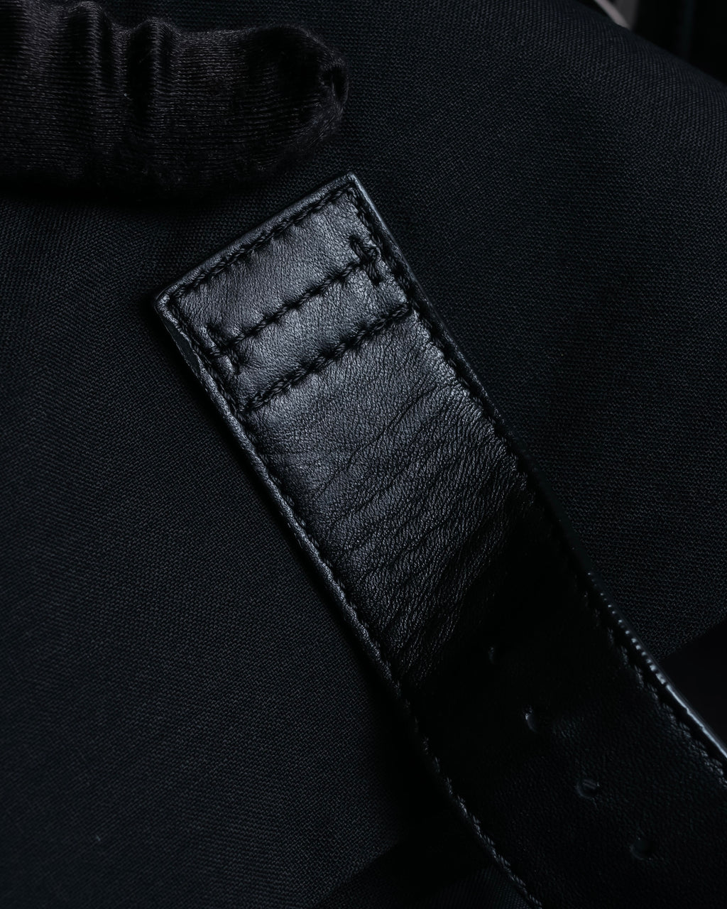 "LOUIS VUITTON" Leather tape cross knit detail vest