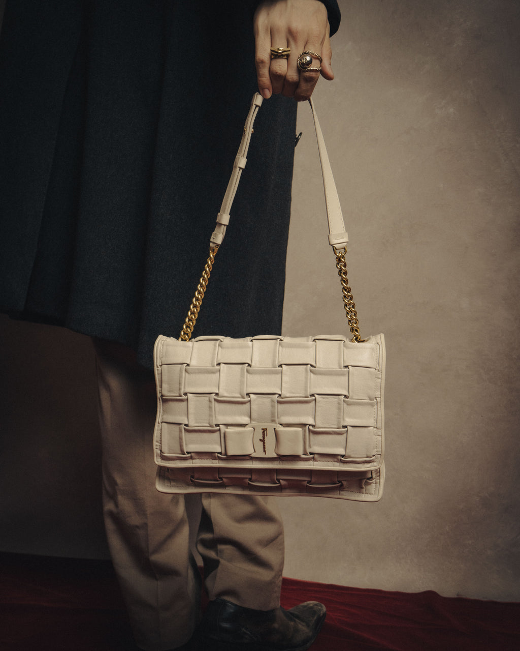 -SPECIAL- “Salvatore Ferragamo” 2020-2022 Woven vara chain shoulder bag