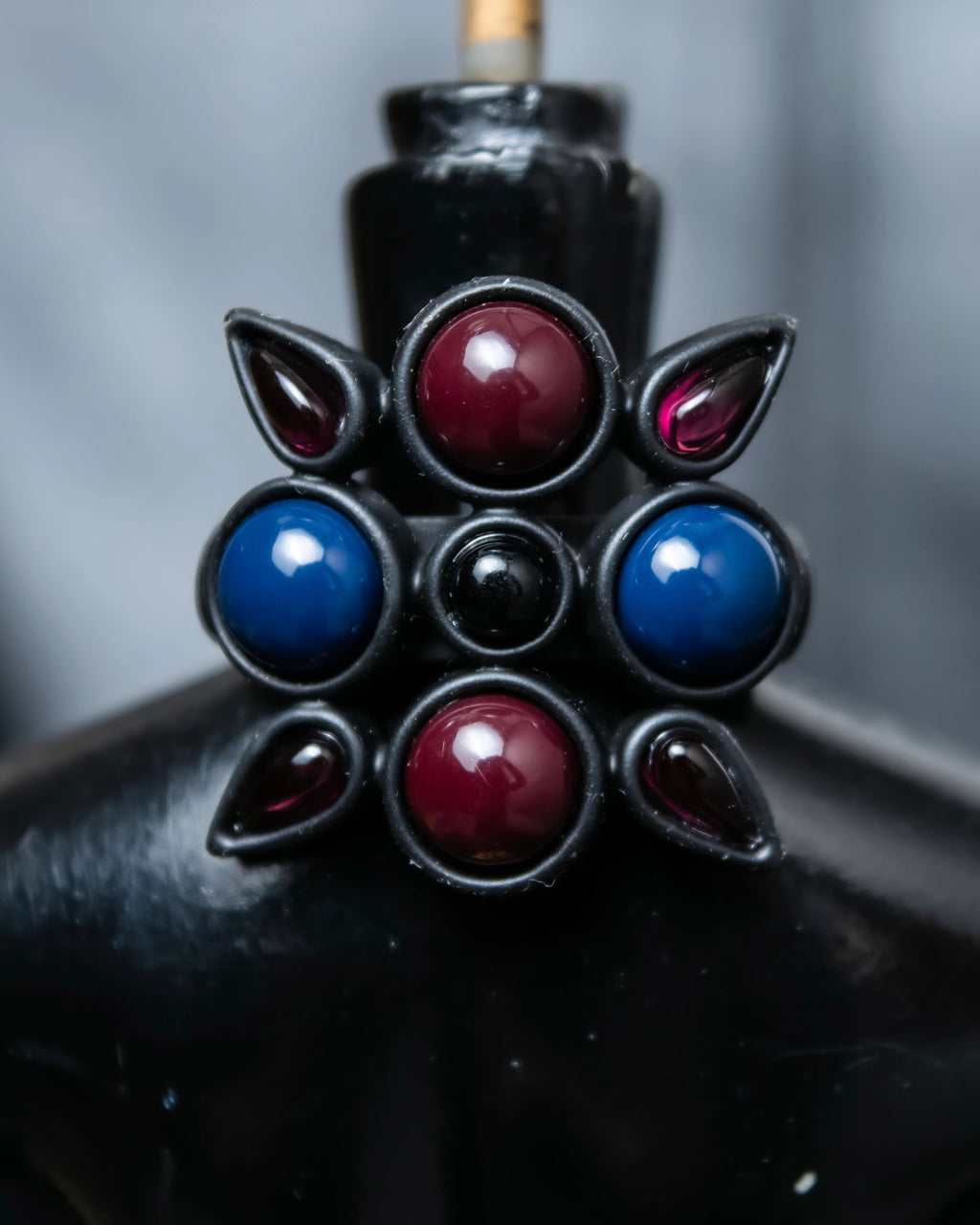 "LOUIS VUITTON"　Geometric color stone ring