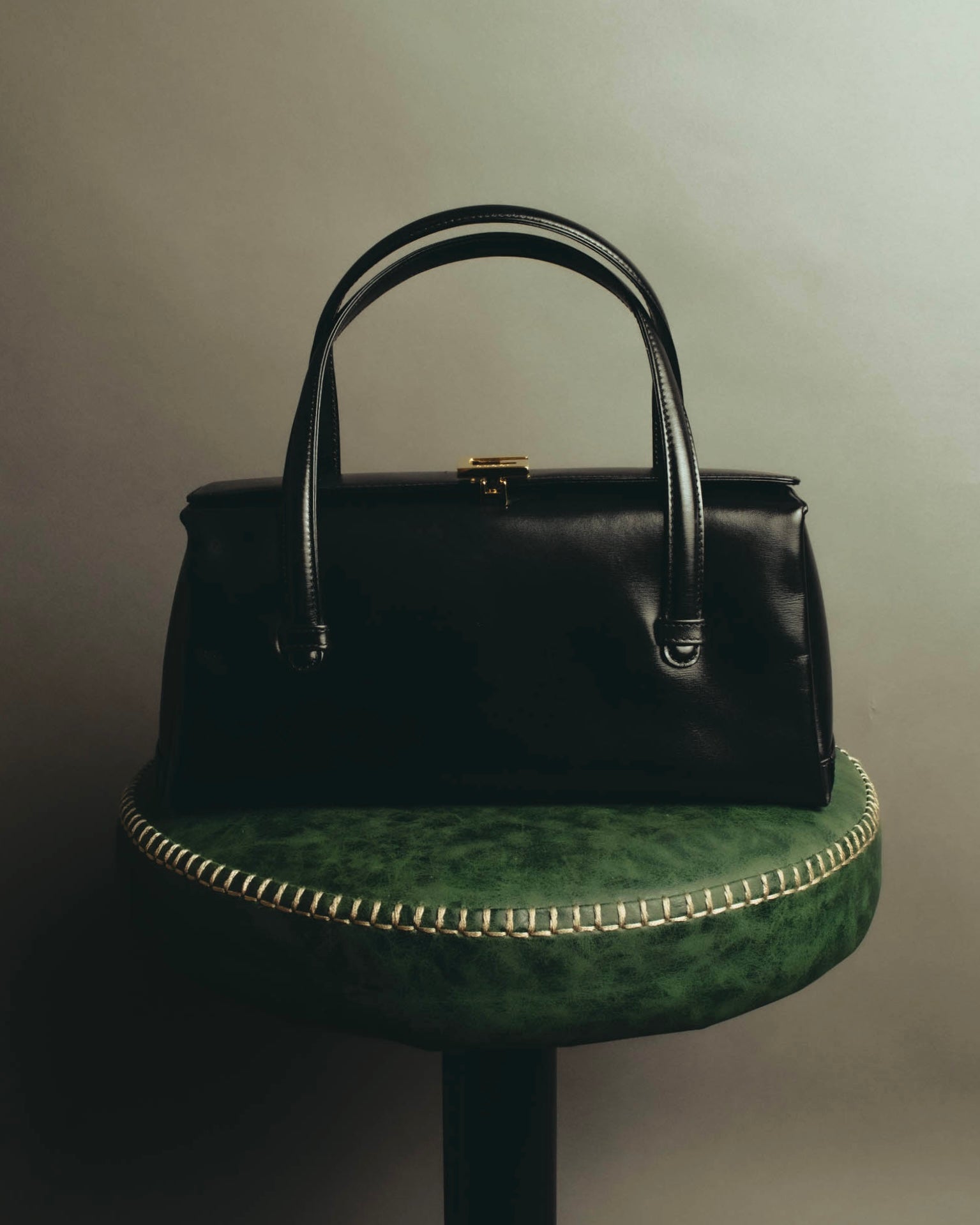 "GUCCI" 90's Structured leather top handle handbag