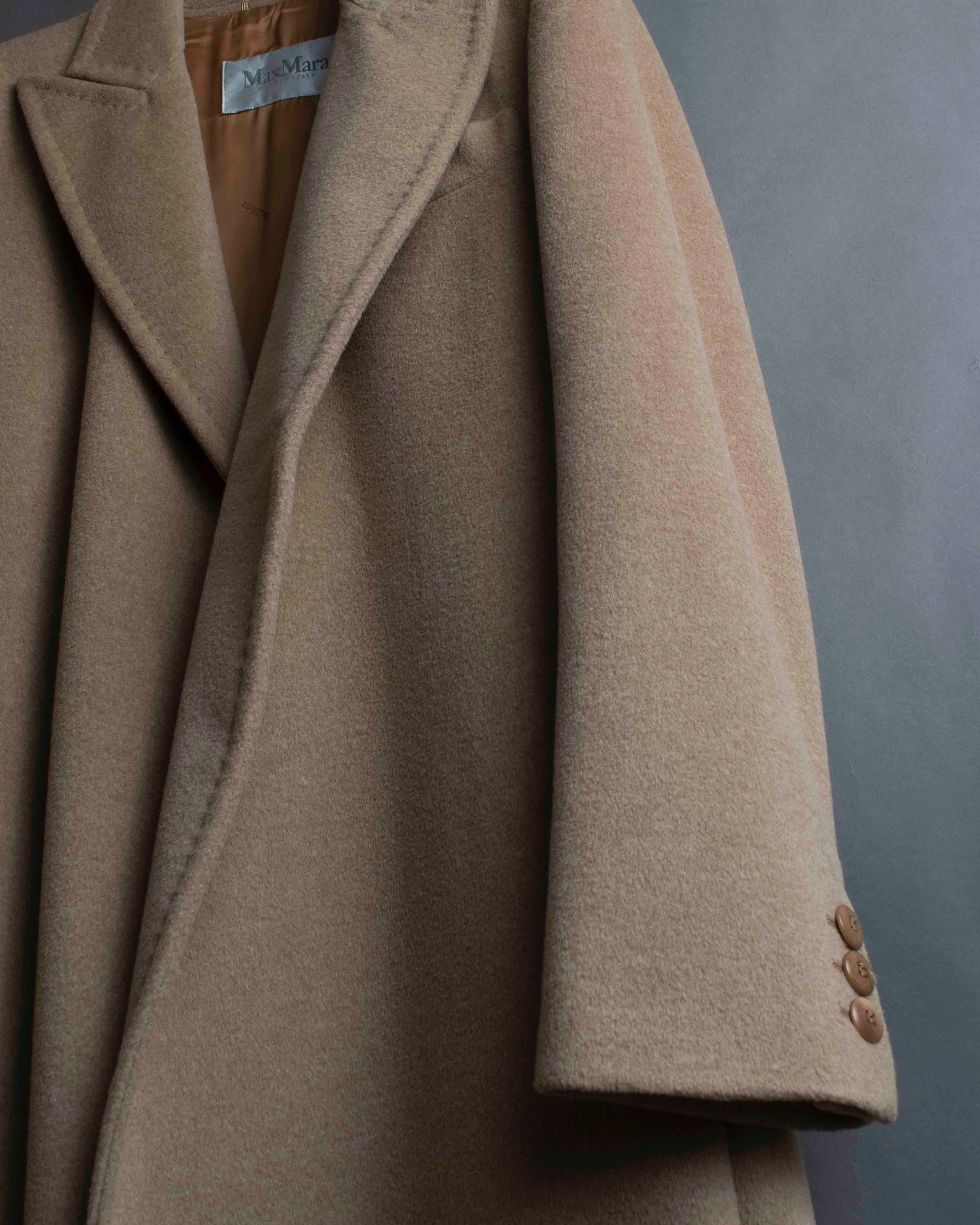 "Max Mara" Buttonless straight line beige chester coat