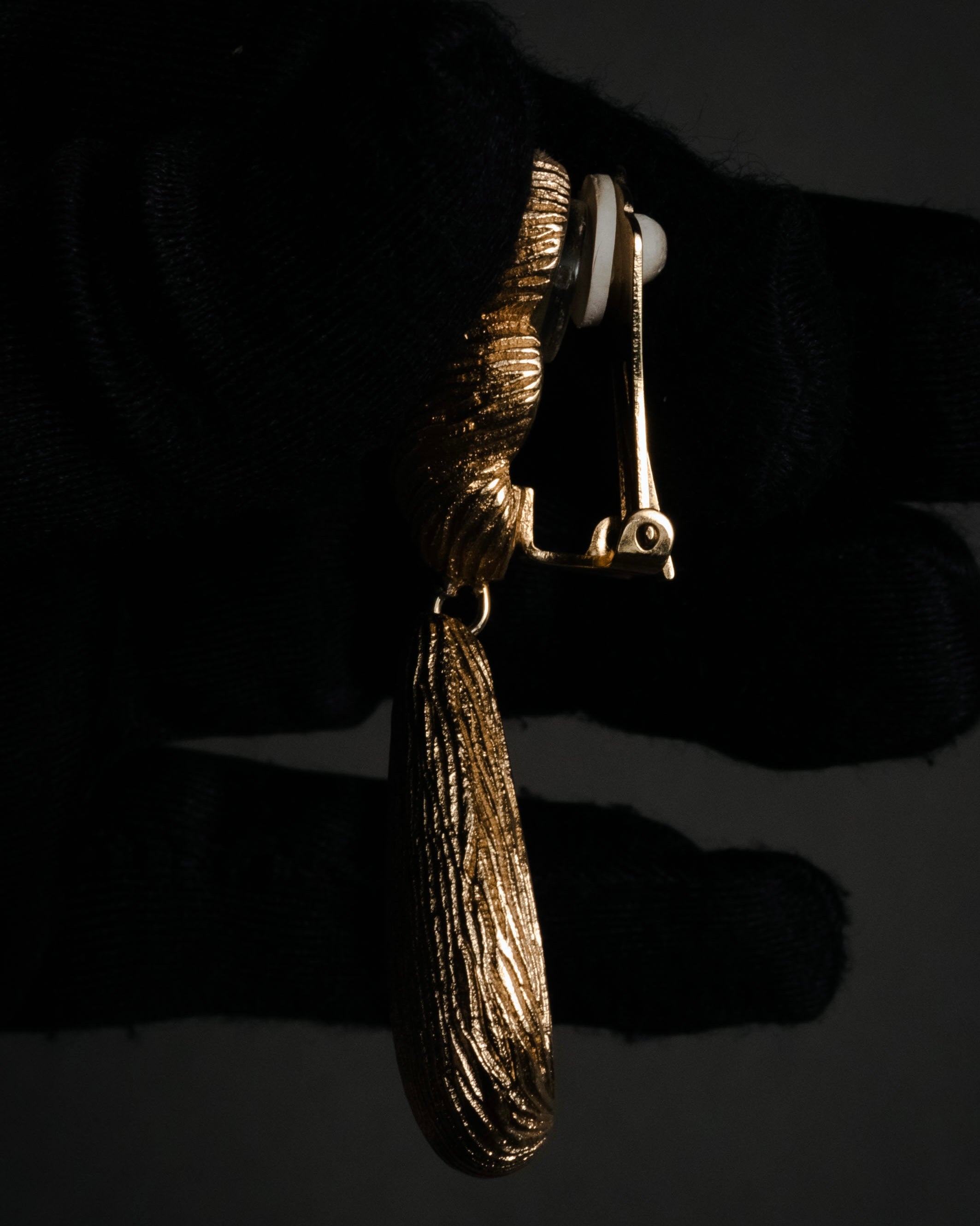 "Christian Dior" 70’s-80’s bark texture drop clip earrings