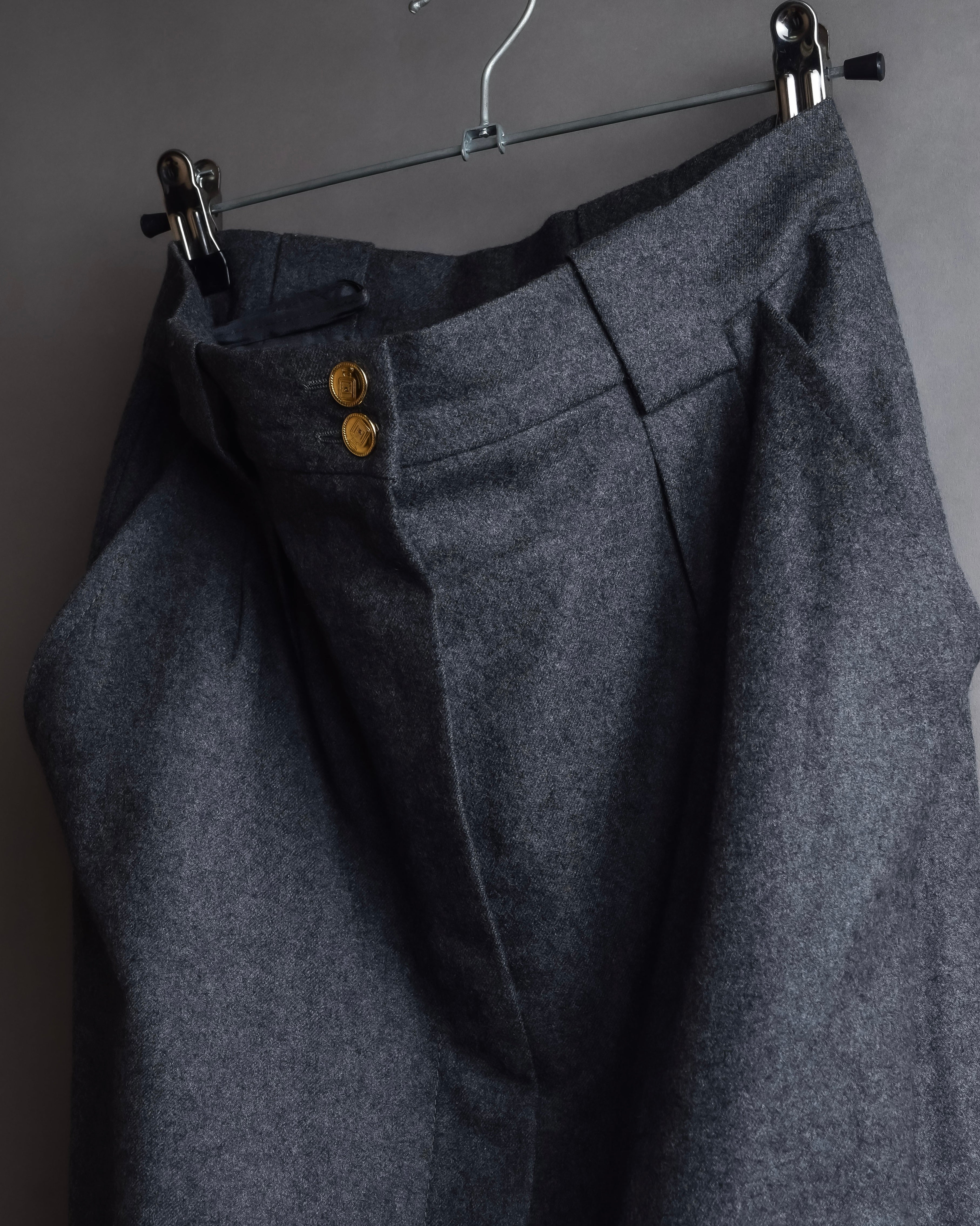 "CHANEL" 90's Gold button design straight line skirt