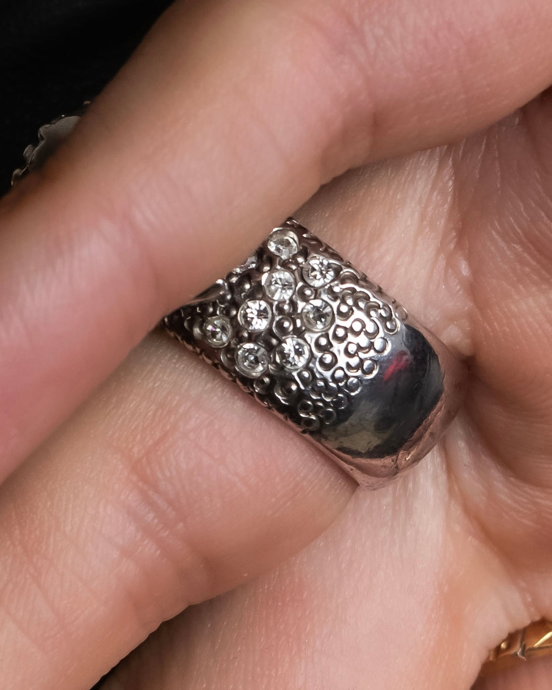 "CHANEL" Cocomark engraved rhinestone design camellia ring