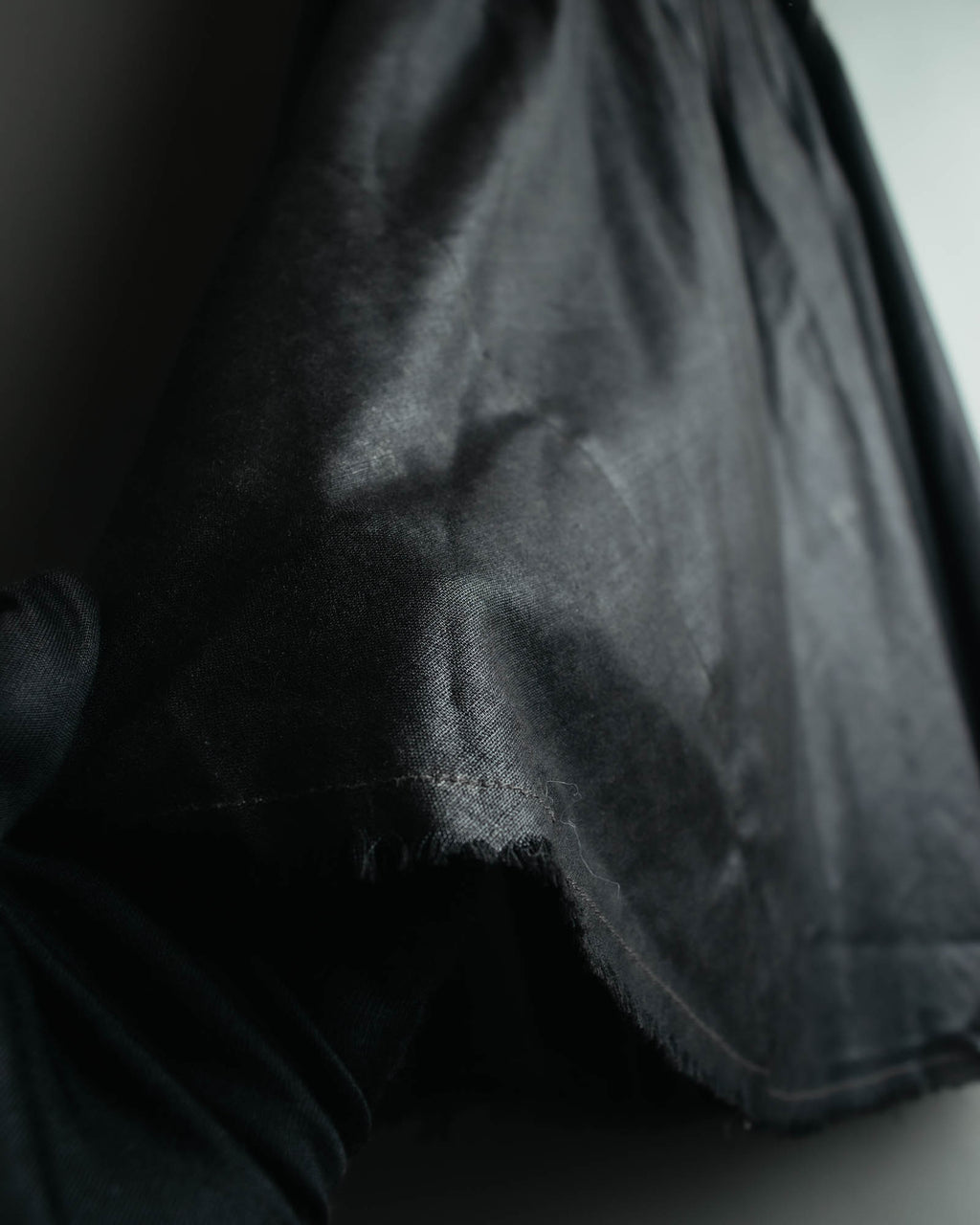"JUNYA WATANABE COMME des GARÇONS" 00's Glossy raw hem flared long skirt