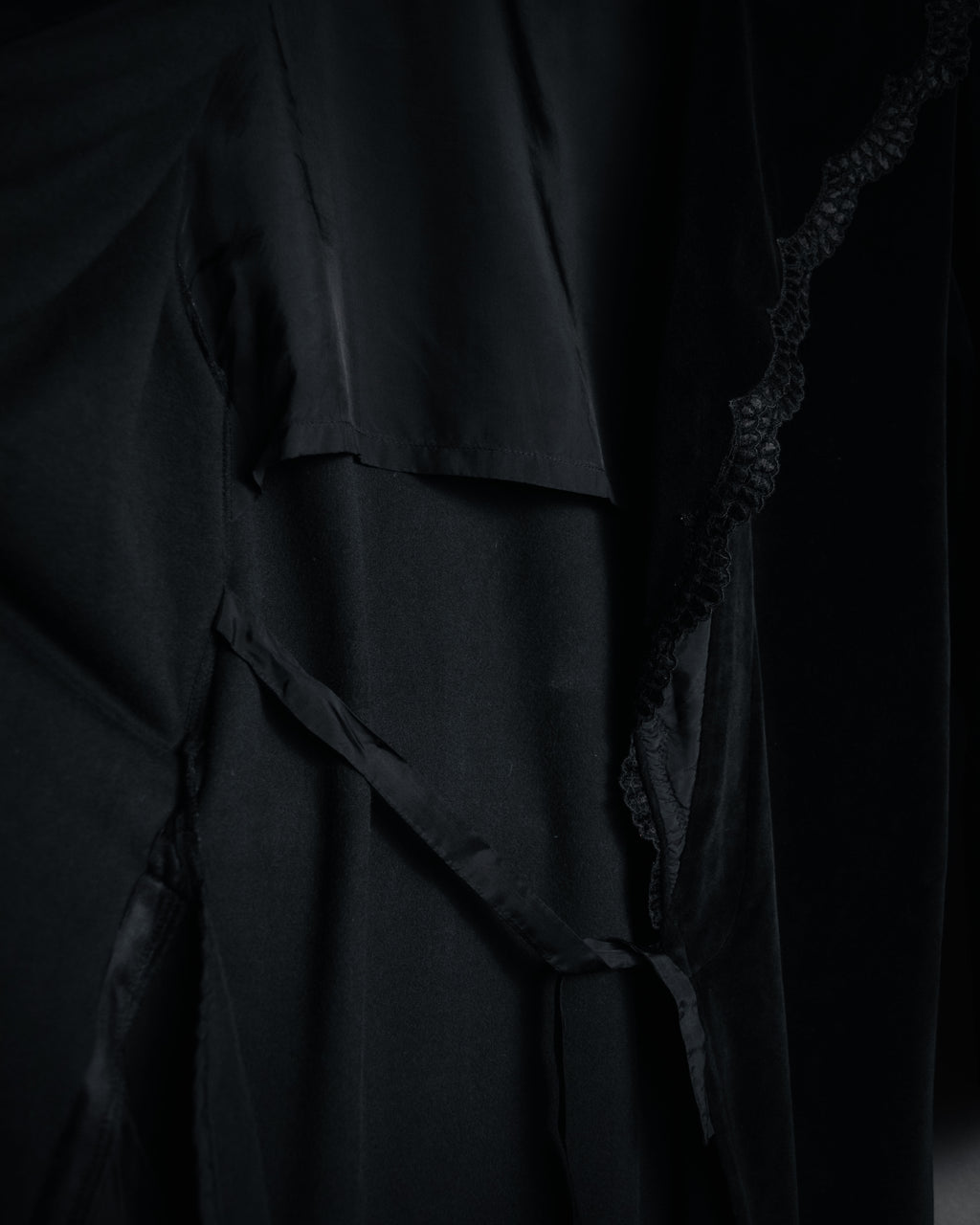 –SPECIAL– “Christian Dior”
80’s-90’s Velour lace trimmed robe coat