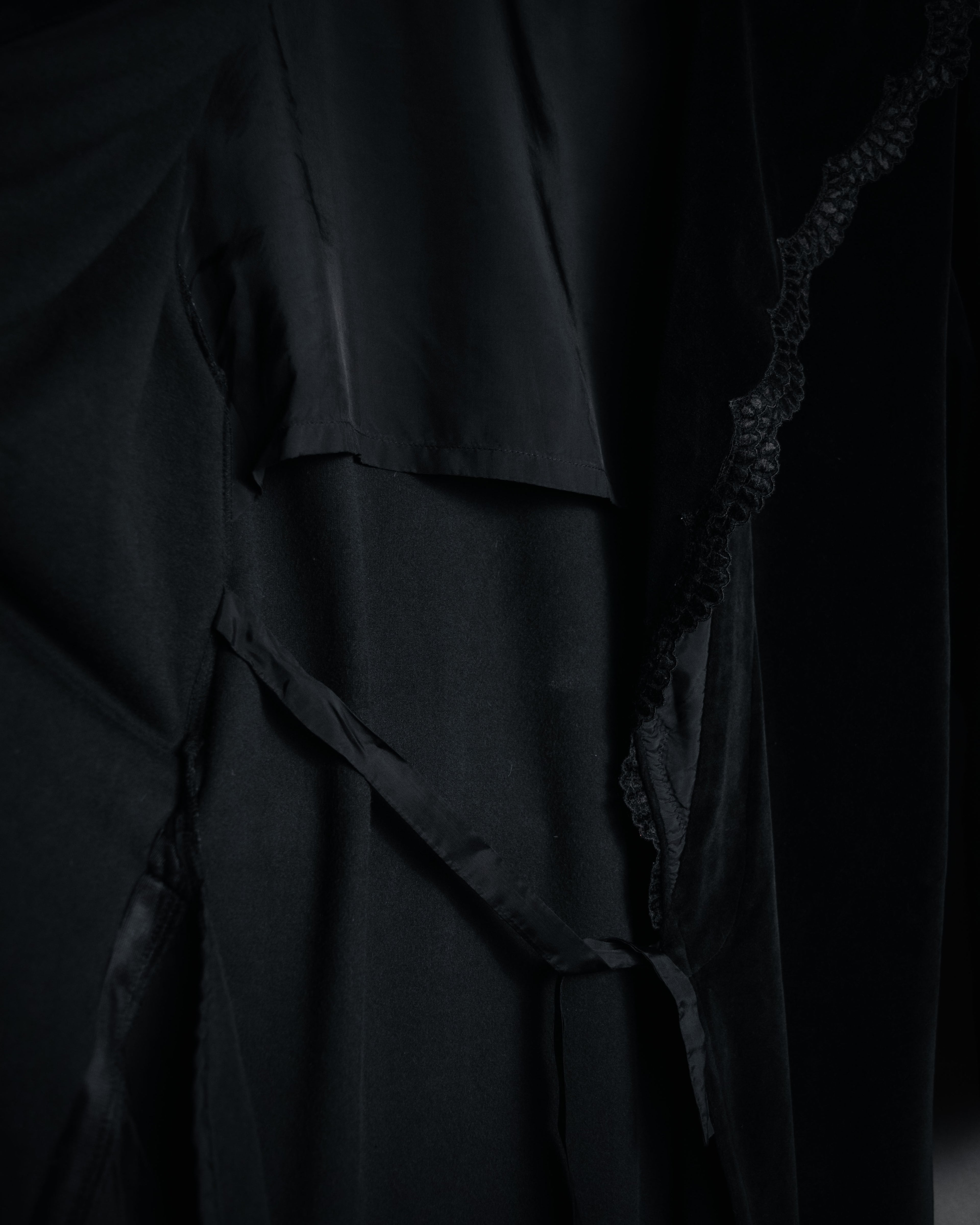 –SPECIAL– “Christian Dior”
80’s-90’s Velour lace trimmed robe coat