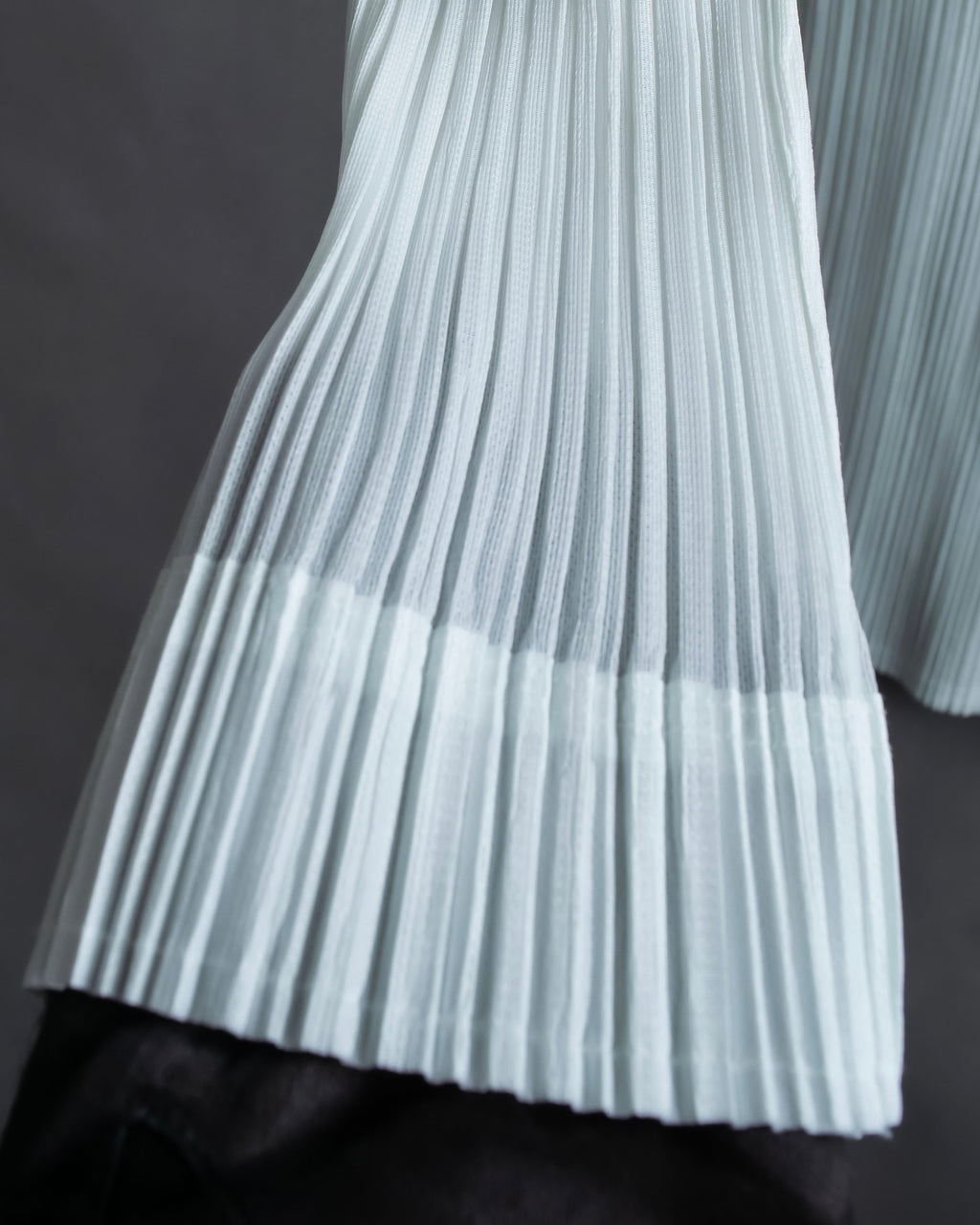 "PLEATS PLEASE ISSEY MIYAKE" Three-dimensional pleated long shirt